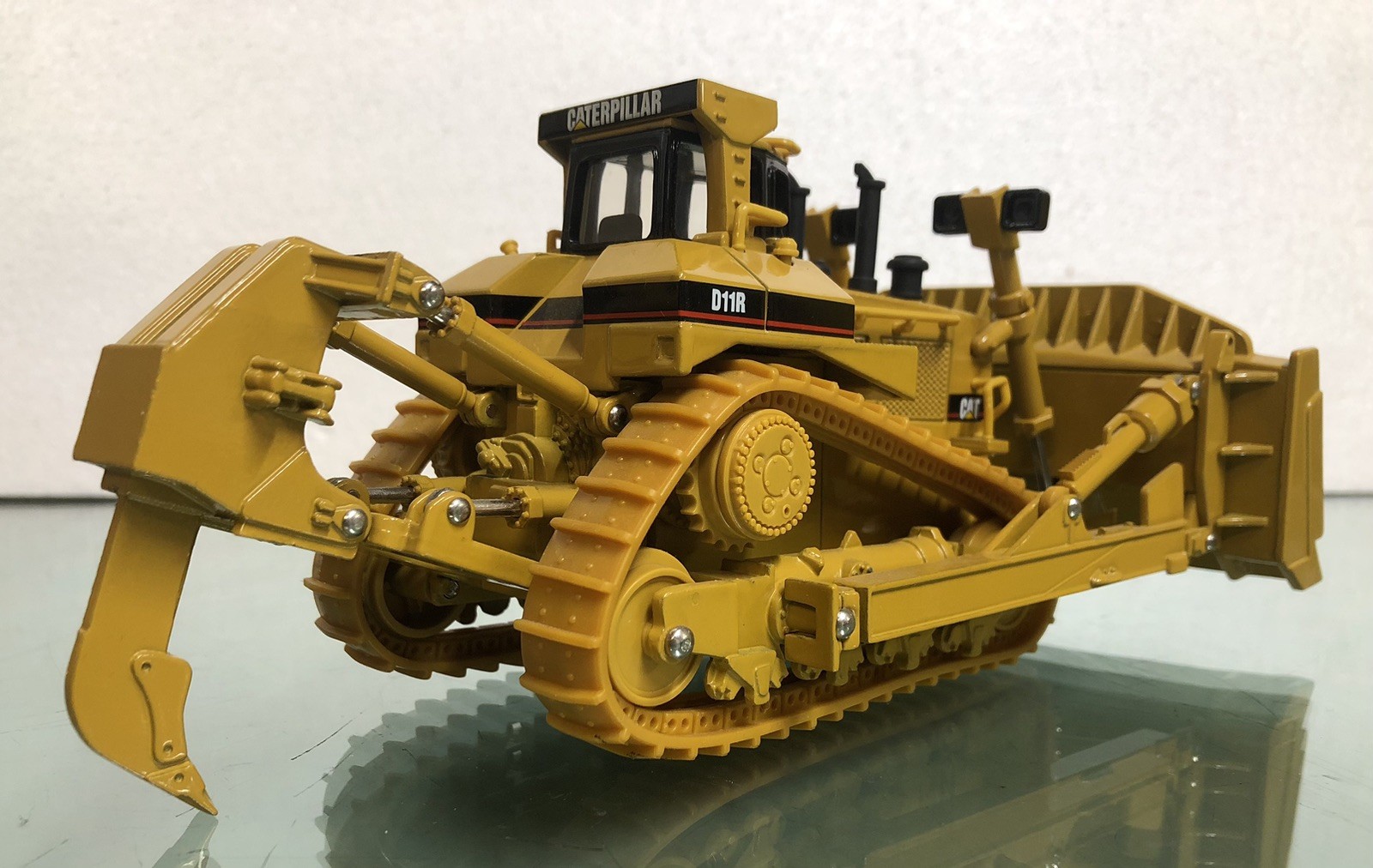 Norscot 55025 CAT D11R Track-Type Tractor 1:50 Scale Diecast