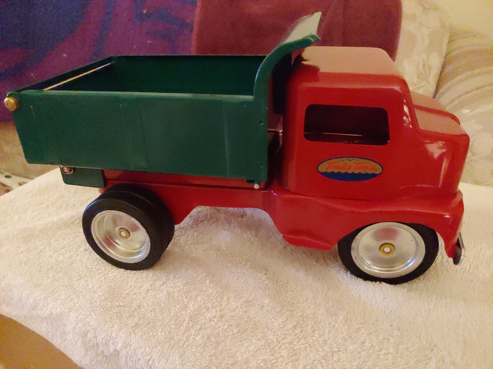 TONKA CLASSIC 1949 DUMP TRUCK NEW 11″ LONG, ORIGINAL BOX, LIFT FUNCTIONS TOO!