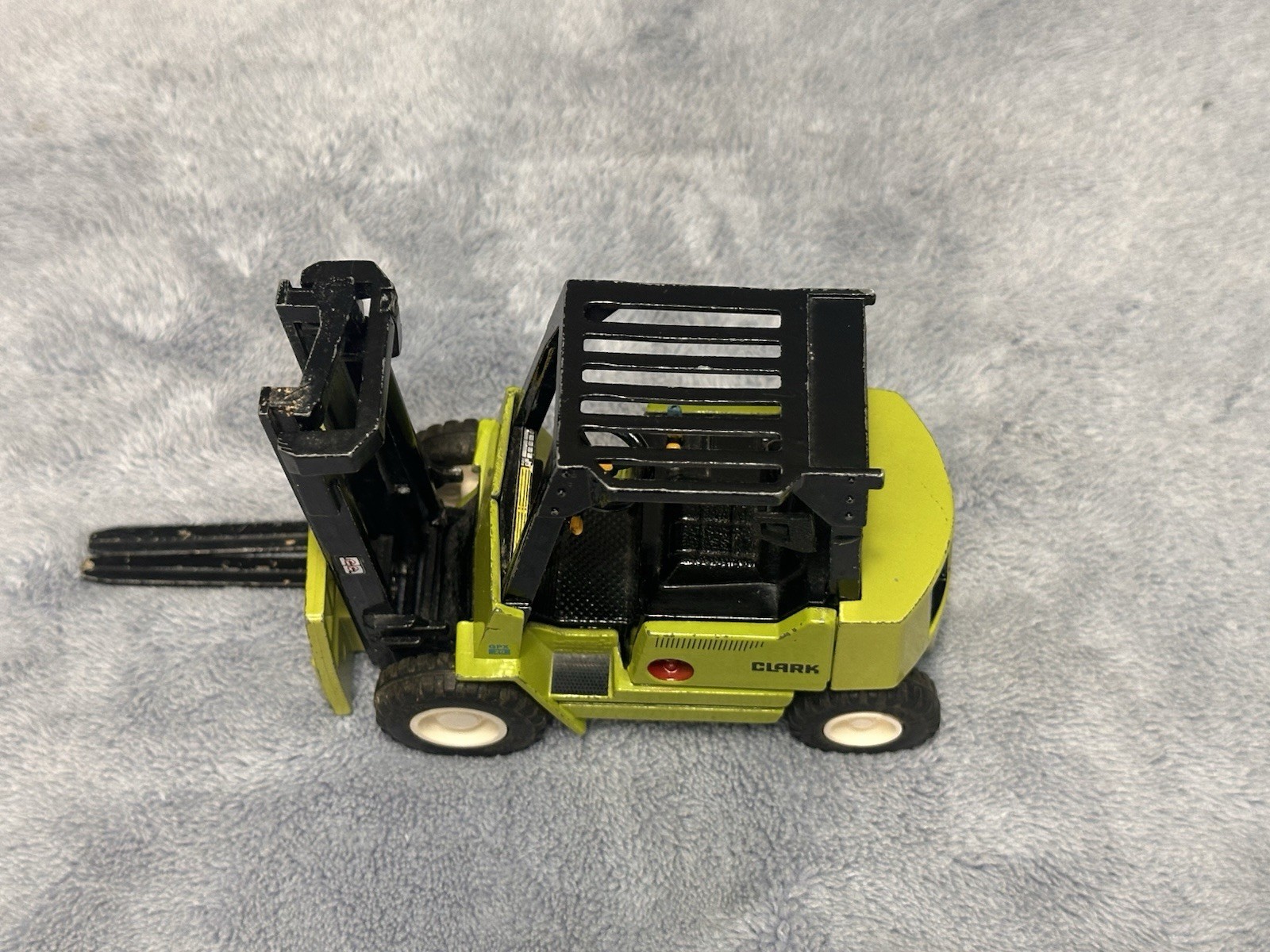 ERTL Clark GPA 20 Forklift Diecast 1:25 Scale Model Lime Green – Used