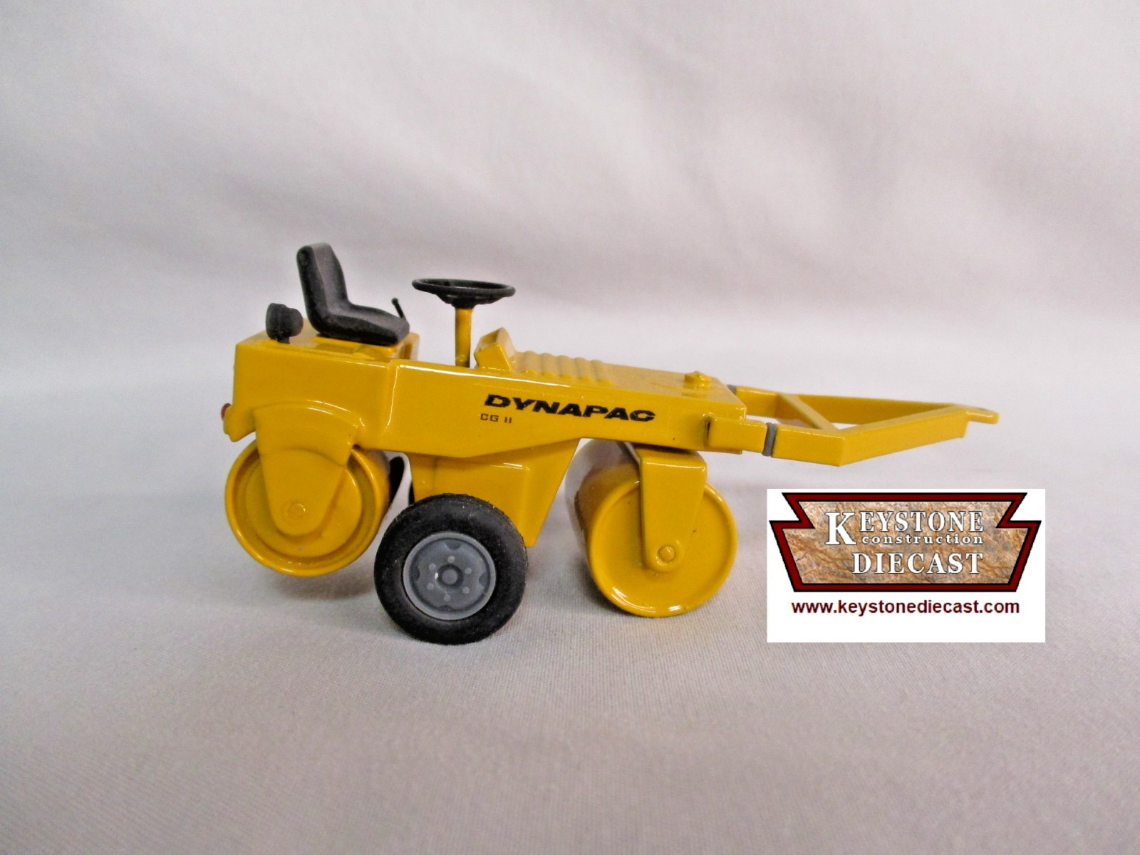 }MBM Model Dynapac GC-11 Asphalt Roller with tow bar – 3D 1/48-1/50 (065)