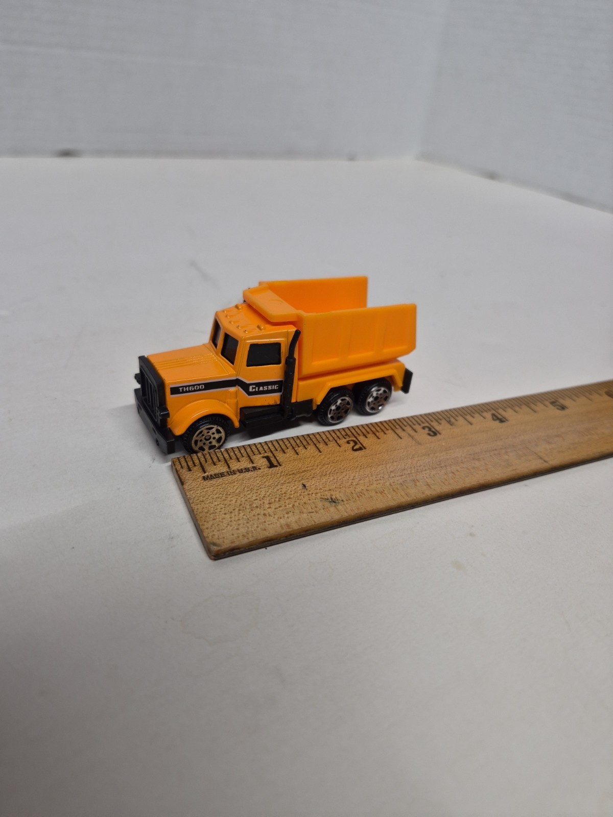 Miscellaneous Toys One Truck And 4 Pcs Construction Equipment