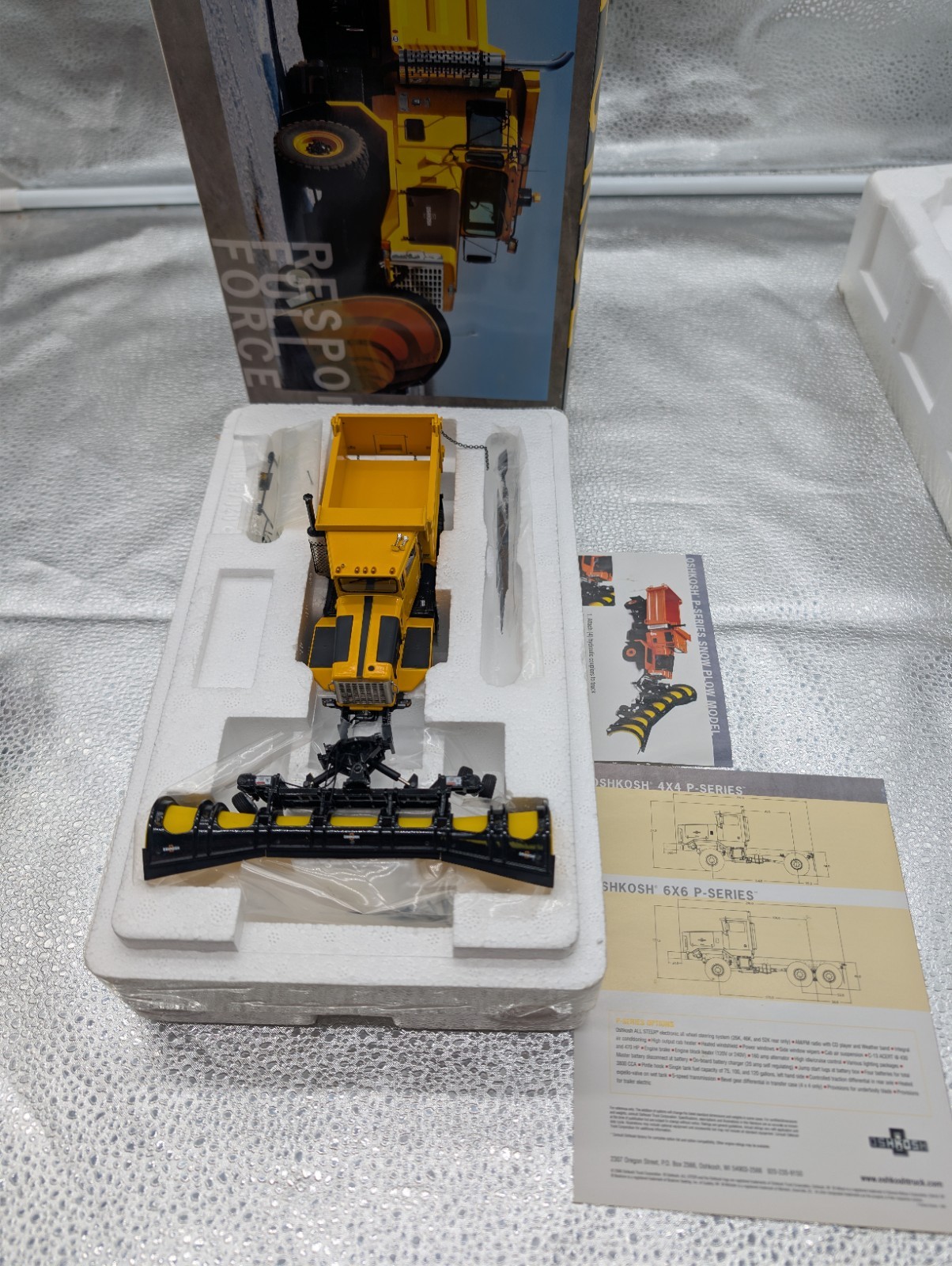 Twh 1/50, Oshkosh P- Series Snow Plow, Used! 2-axle Yellow Sw3004-y / 03004