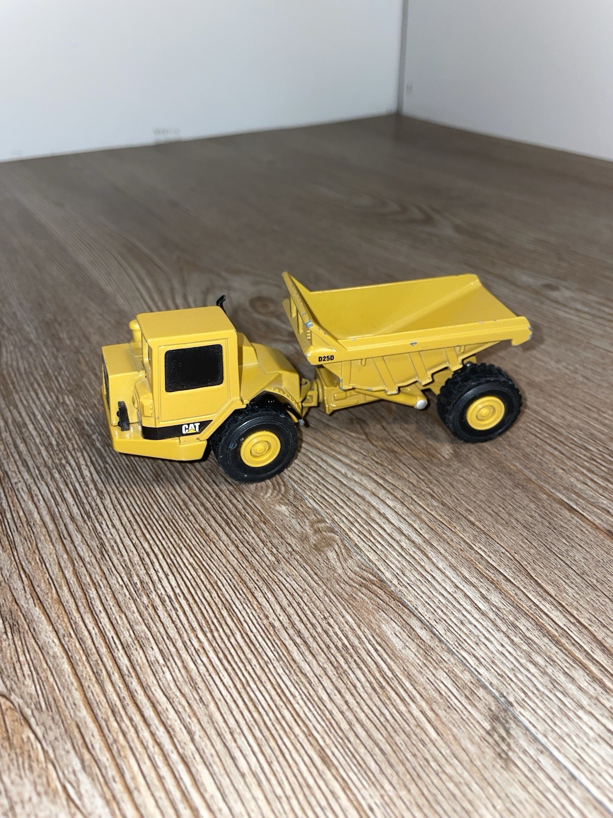 NORSCOT Group Inc Caterpillar D25D Articulated Dump Truck Die Cast – 5.25″ long