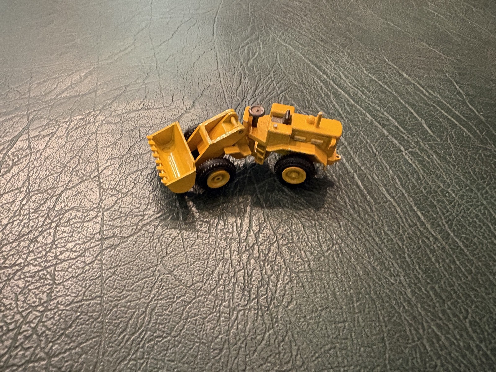 NZG 112 Caterpillar 920 Radloader Wheel Loader HO Scale In Box