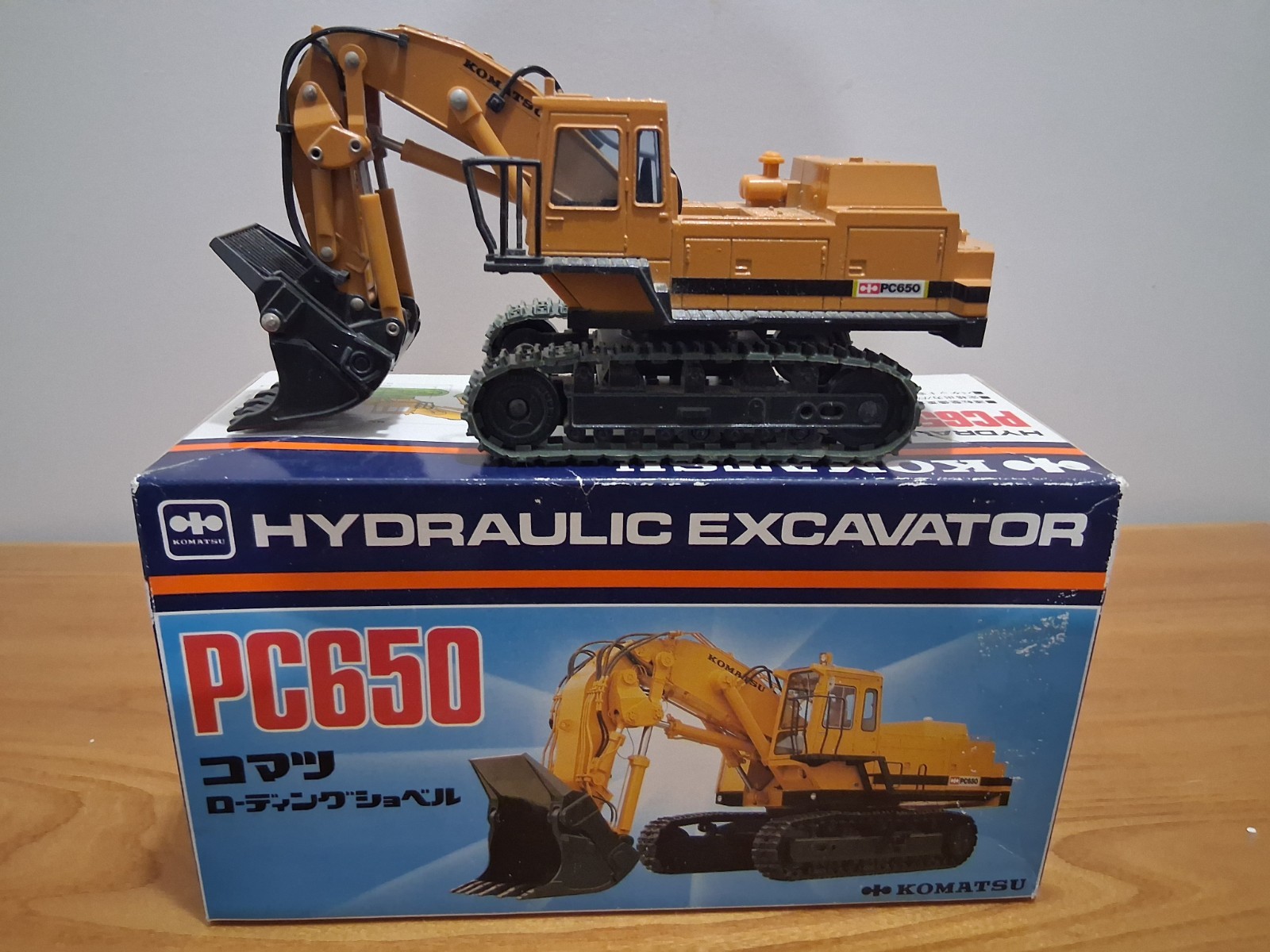 SHINSEI 614 Komatsu PC650 Loading Shovel Die-Cast 1:50 Scale With Original Box