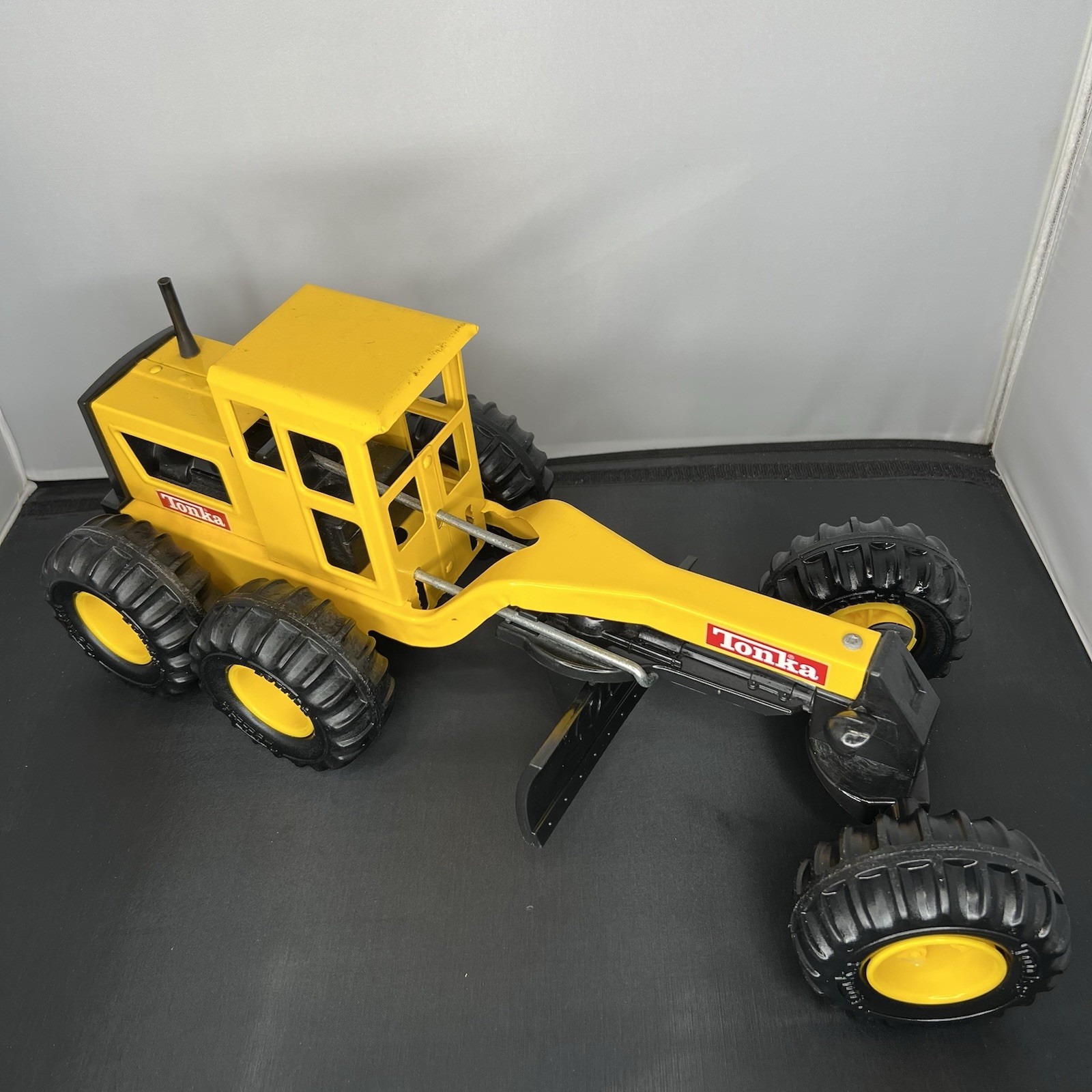 Tonka Steel Road Grader Hasbro Funrise 17” – 2012
