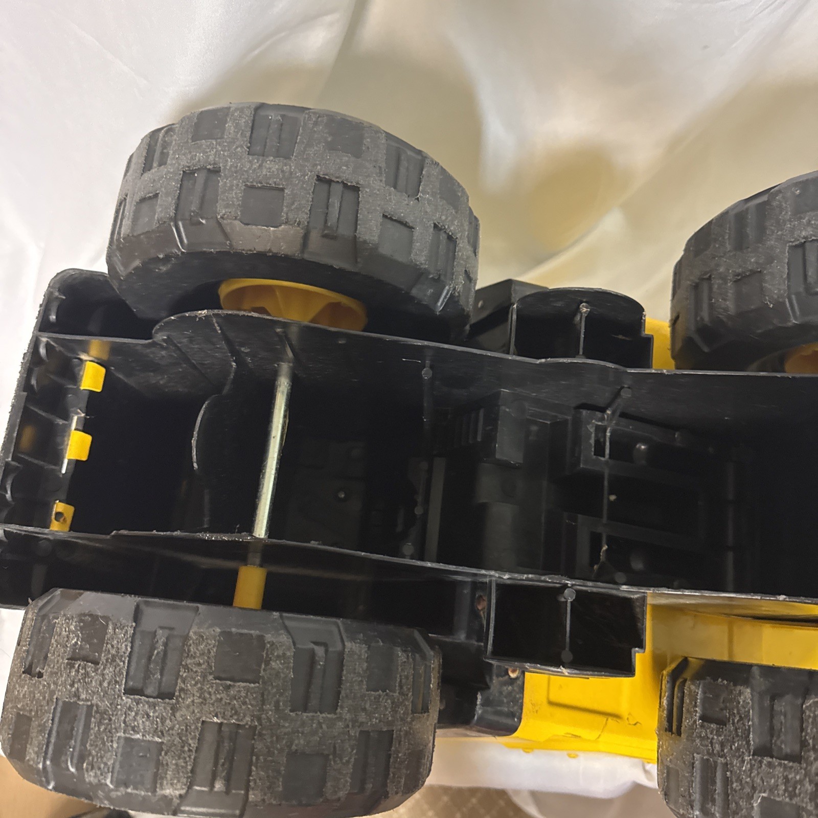 Tonka 90667 Toughest Mighty Dump Truck – Yellow