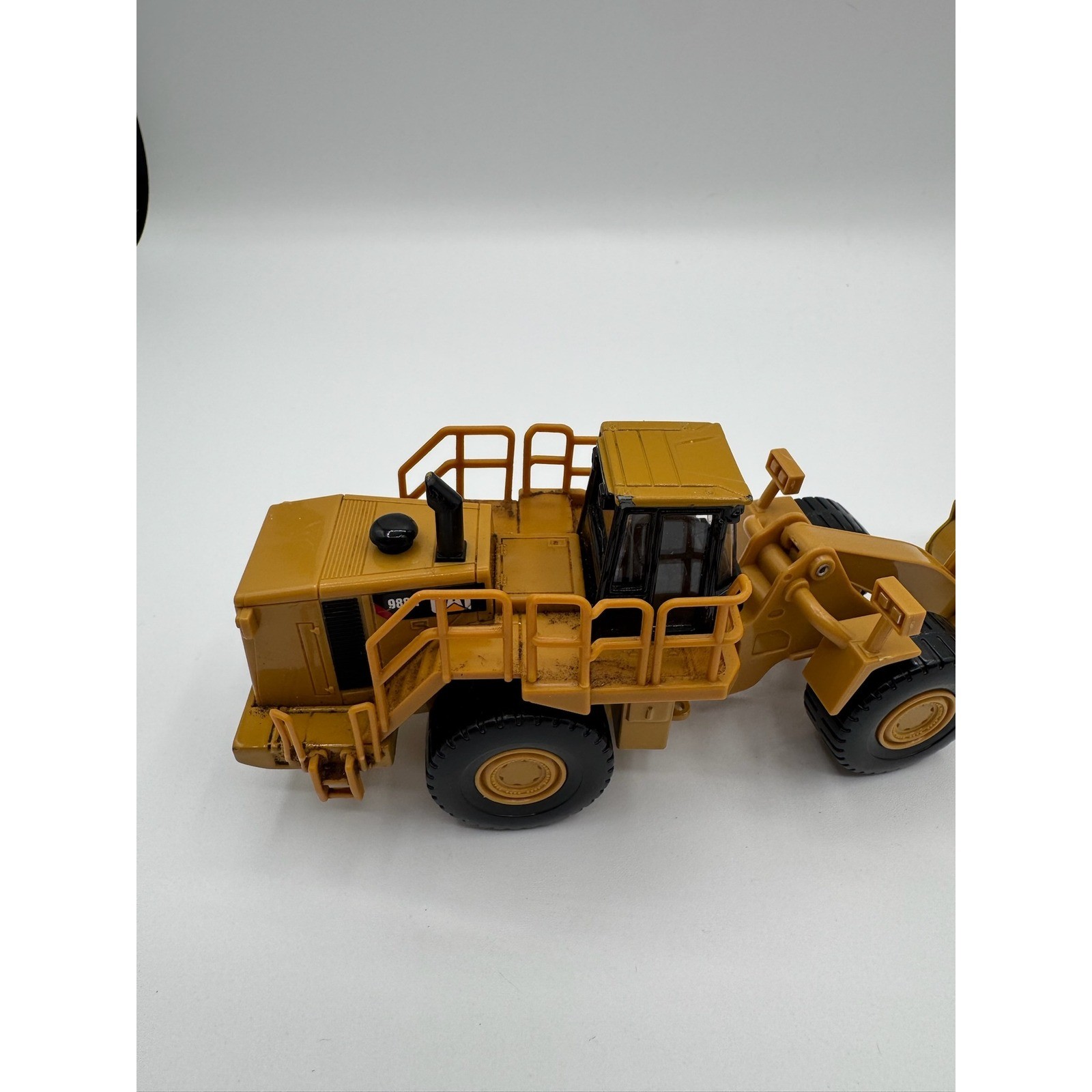 Norscot Caterpillar 988H Wheel Loader 1:64 Scale Diecast Model CAT Yellow 55161