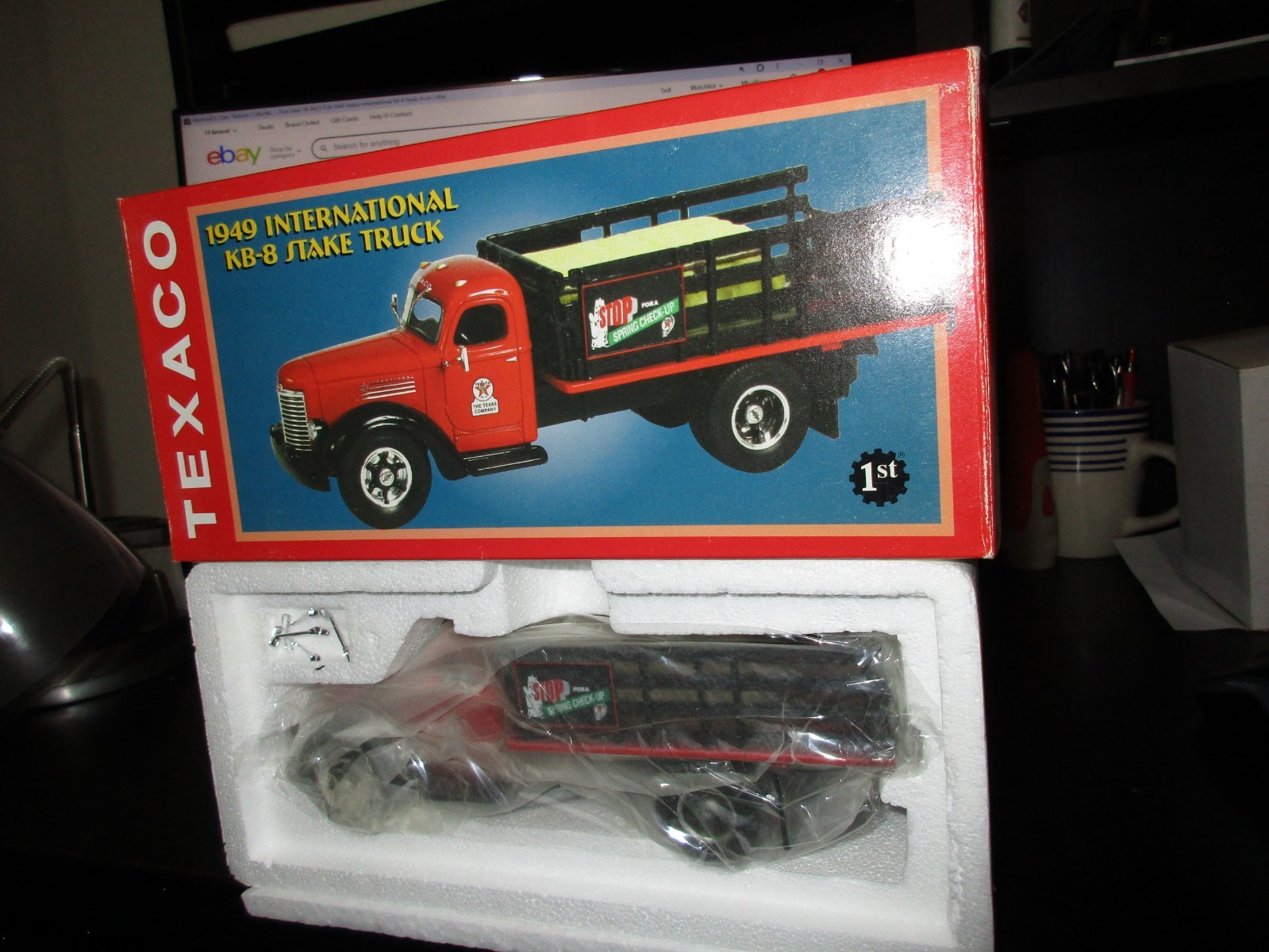 First Gear-TEXACO 1949 INTERNATIONAL KB-8 STAKE TRUCK 1/34 #19-2423 NEW