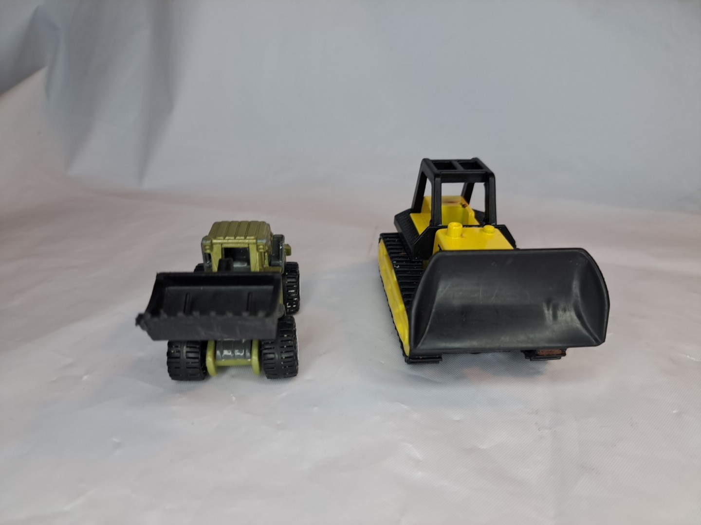 Lot Of 2 Bulldozers – Tonka Metal 4″ Construction & Mattel 2007 Quarry King Toy