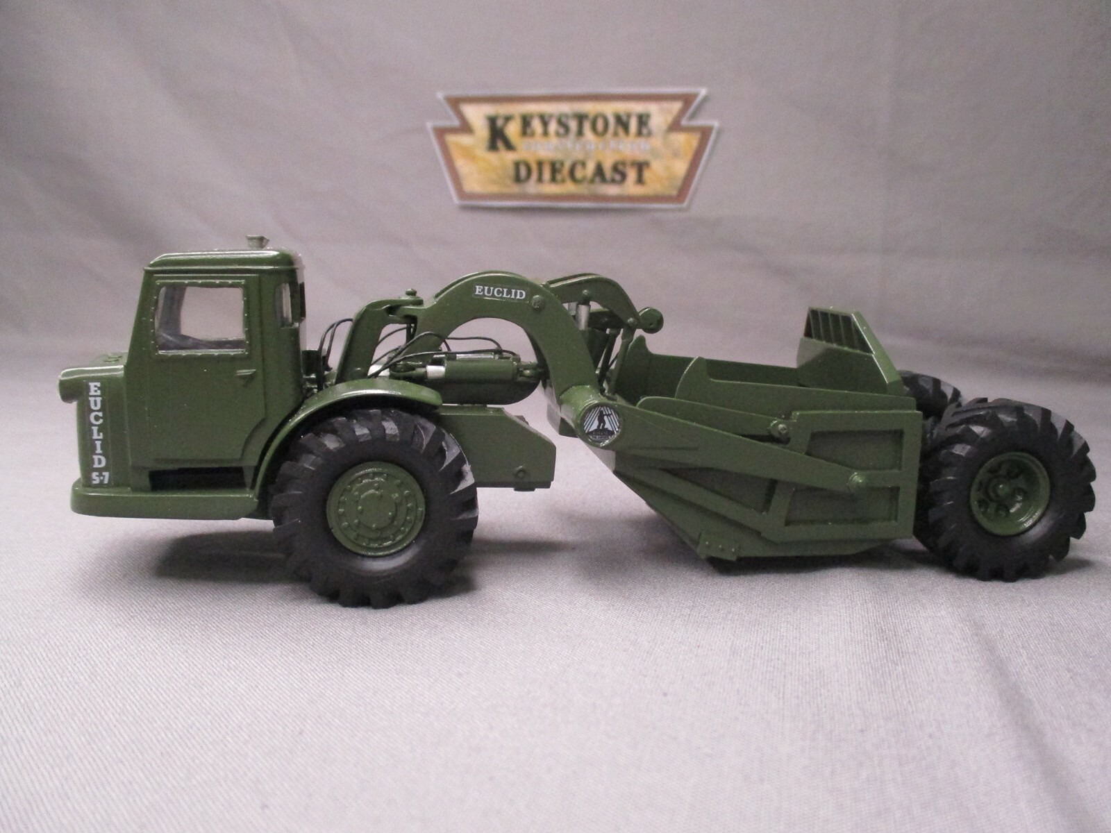 Dan Models Romania – Euclid S-7 Motor Scraper Military – 1:50 Scale – Resin
