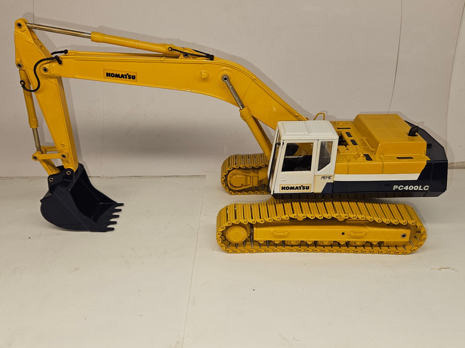 1/32 JOAL KOMATSU EXCAVATOR PC 400LC-5 NEW IN NICE BOX