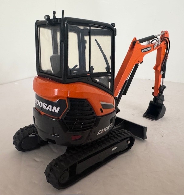1:25 Doosan DX27Z Compact Excavator UH IMC Diecast Model #UH8141