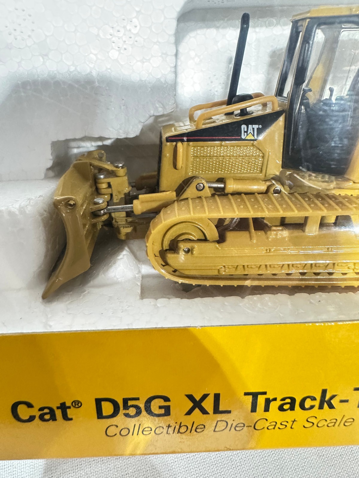 Caterpillar D5G XL Dozer With Blade & Ripper By Norscot 1/50th Scale