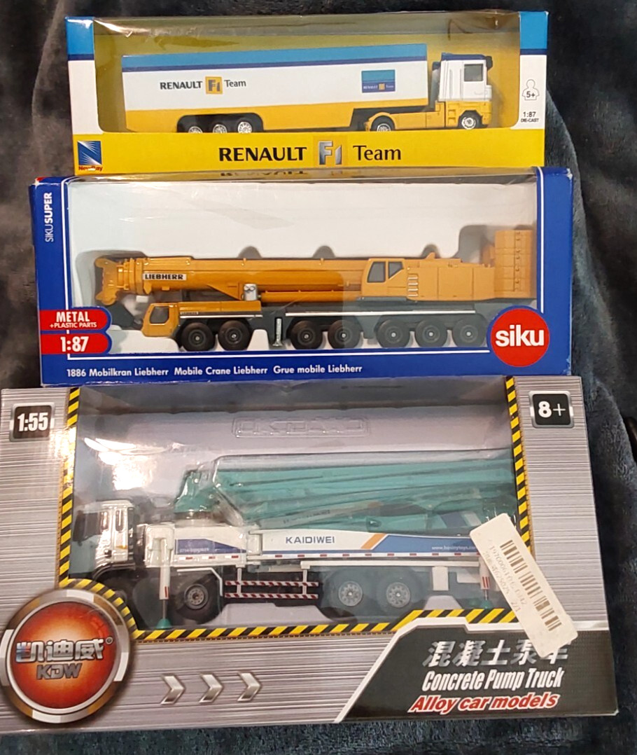 Siku 1886 Liebherr Mobile Crane with Renault truck and KDW Concrete pump truck
