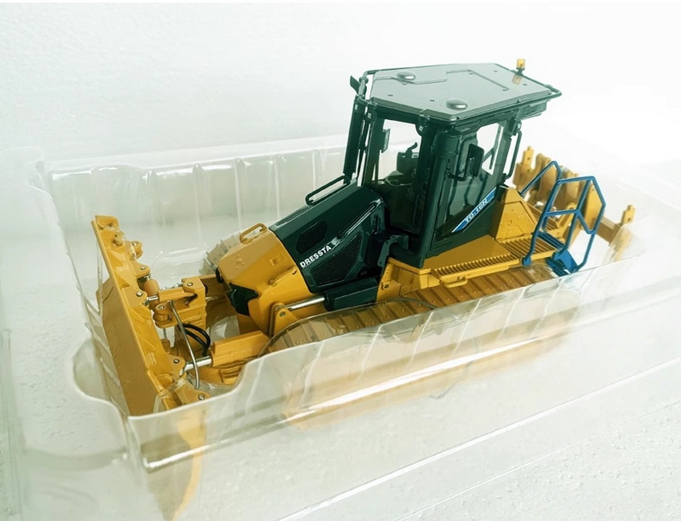 1/35 Scale LIUGONG DRESSTA TD-16N DOZER Diecast Model Toy Gift NIB