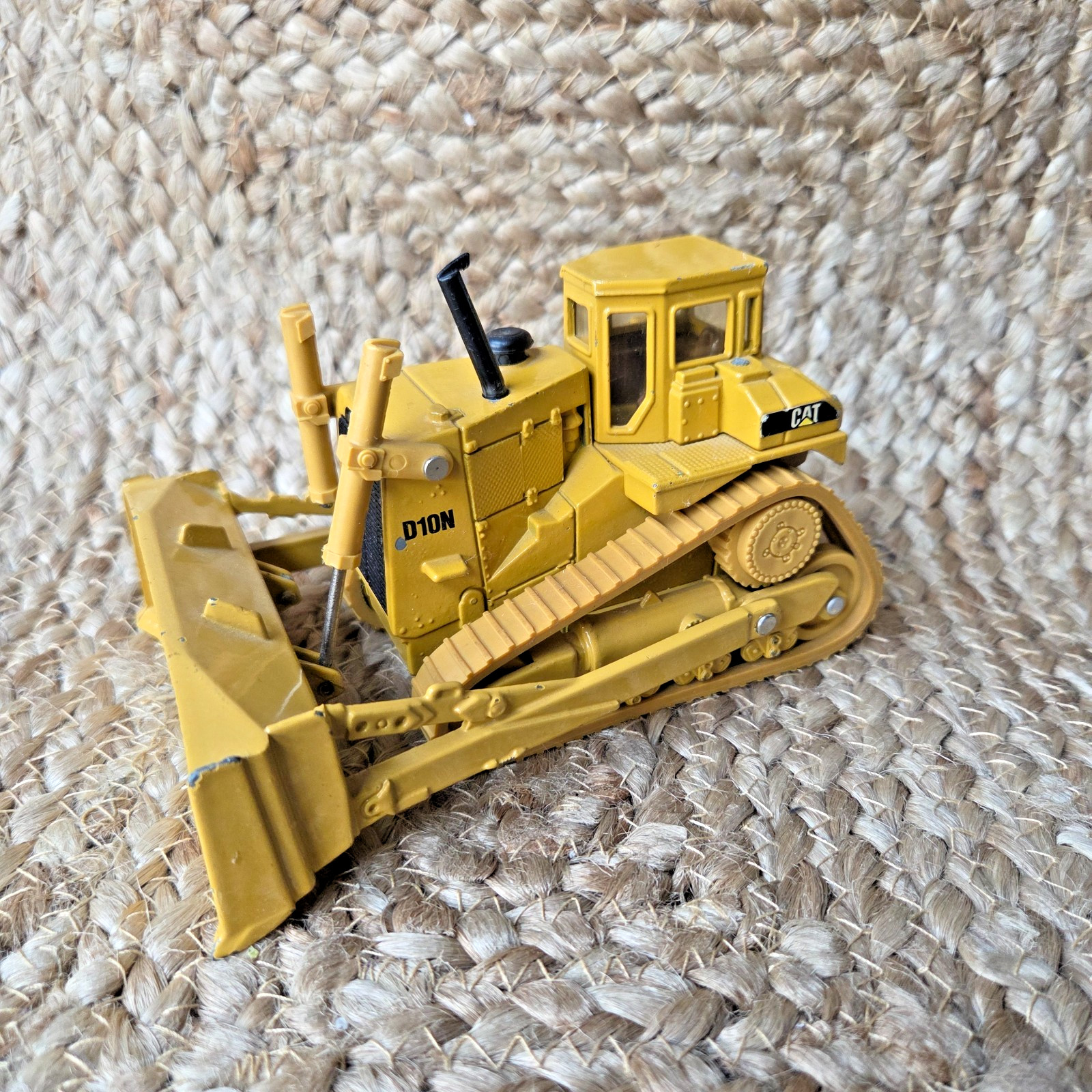 Ertl 1:50 Cat D10N Caterpiller Track Bulldozer Metal Toy