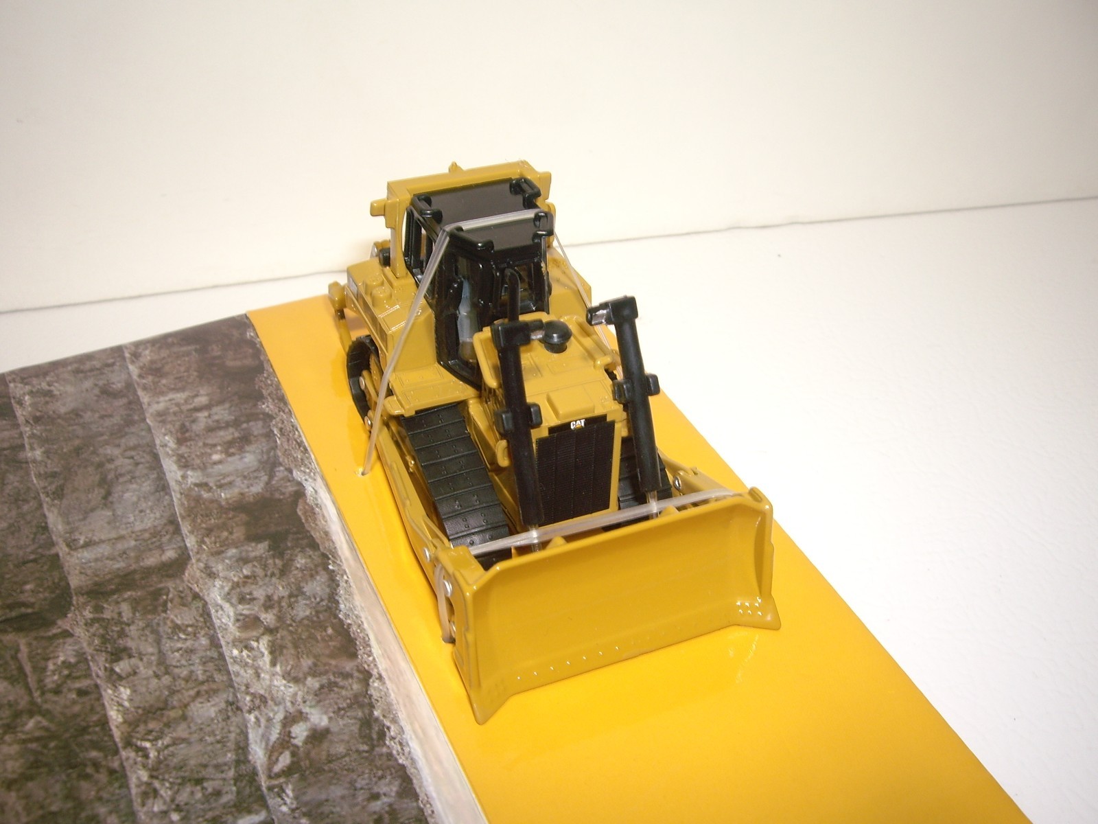 DIECAST MASTERS 1/64 CAT D6R TRACK-TYPE TRACTOR SAME SCALE AS DCP