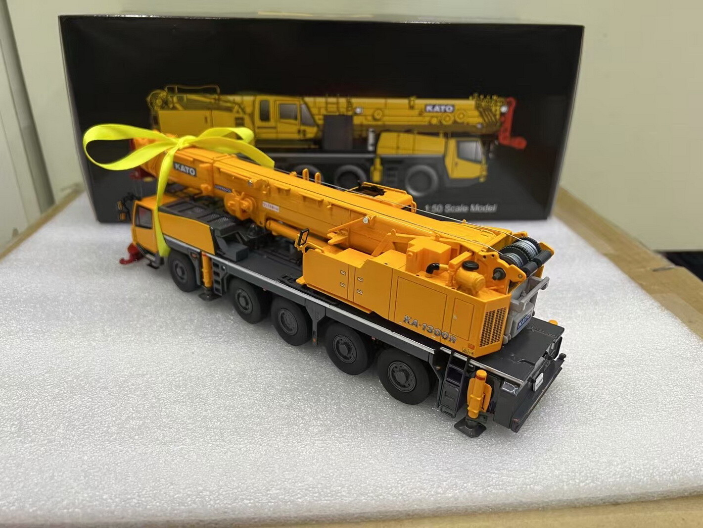 1/50 KATO KA-1300R Automobile Crane Engineering Mechanical Truck Diecast Model