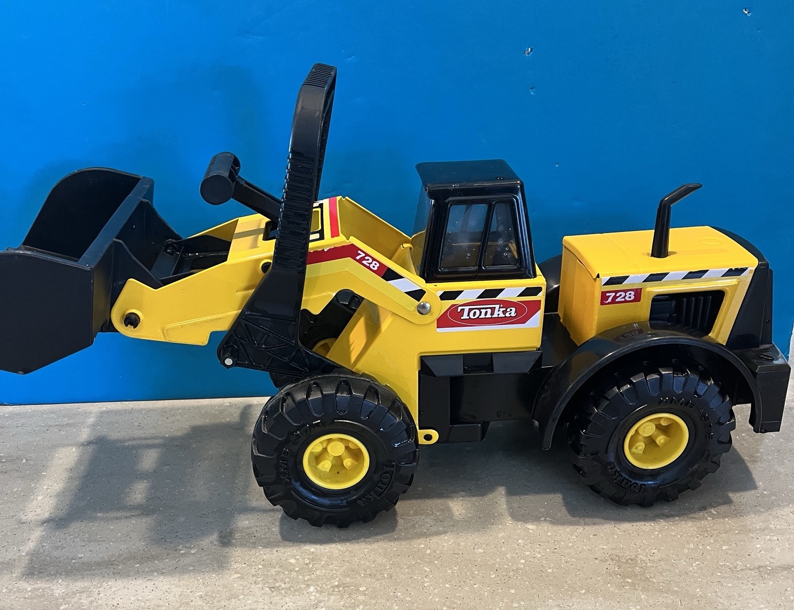 1999 Hasbro Tonka Truck “Mighty Front Loader” #728 Steel 21” inch M-7457-1 Used