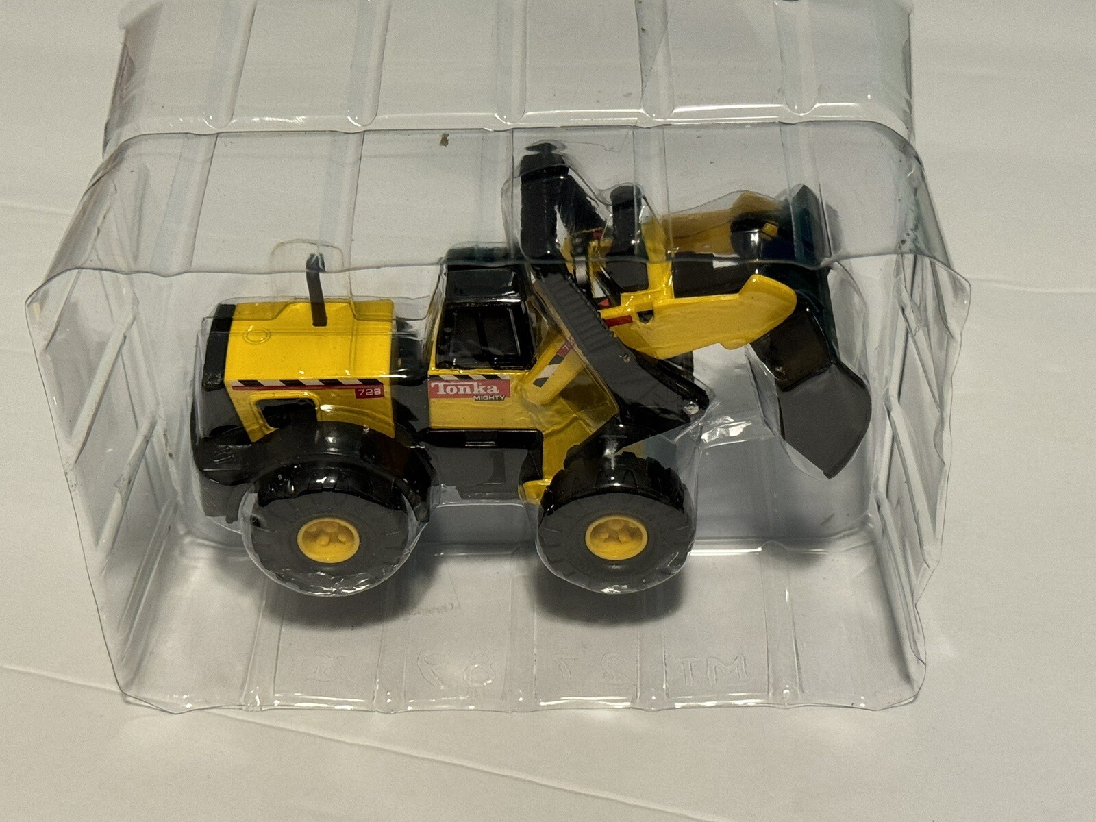 2001 Tonka 1:64 Bulldozer Diecast #762898 Hasbro Maisto International Toy Car