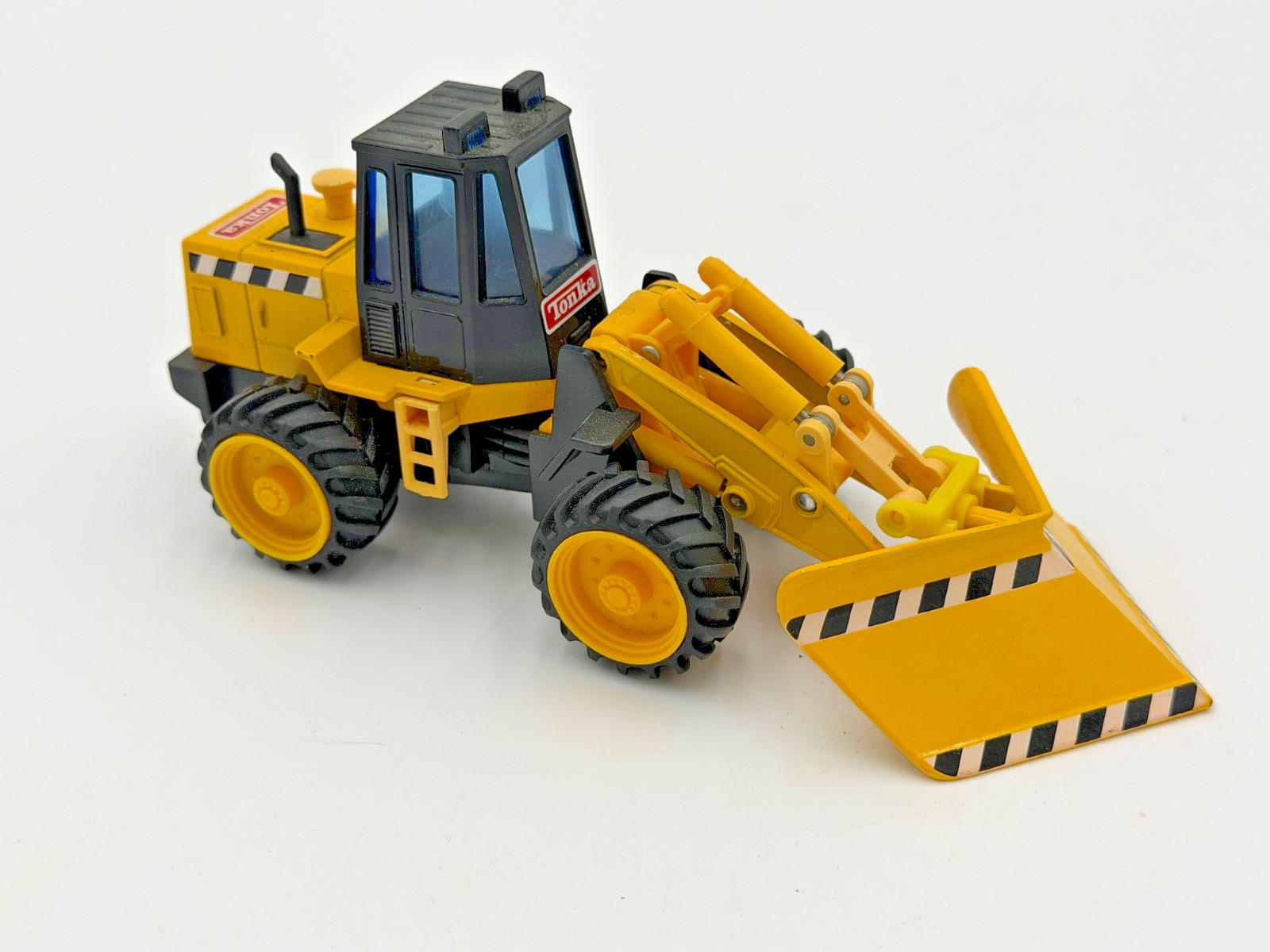 TONKA MIGHTY CONSTRUCTION YELLOW TRUCKS VEHICLE 1998 MAISTO HASBRO