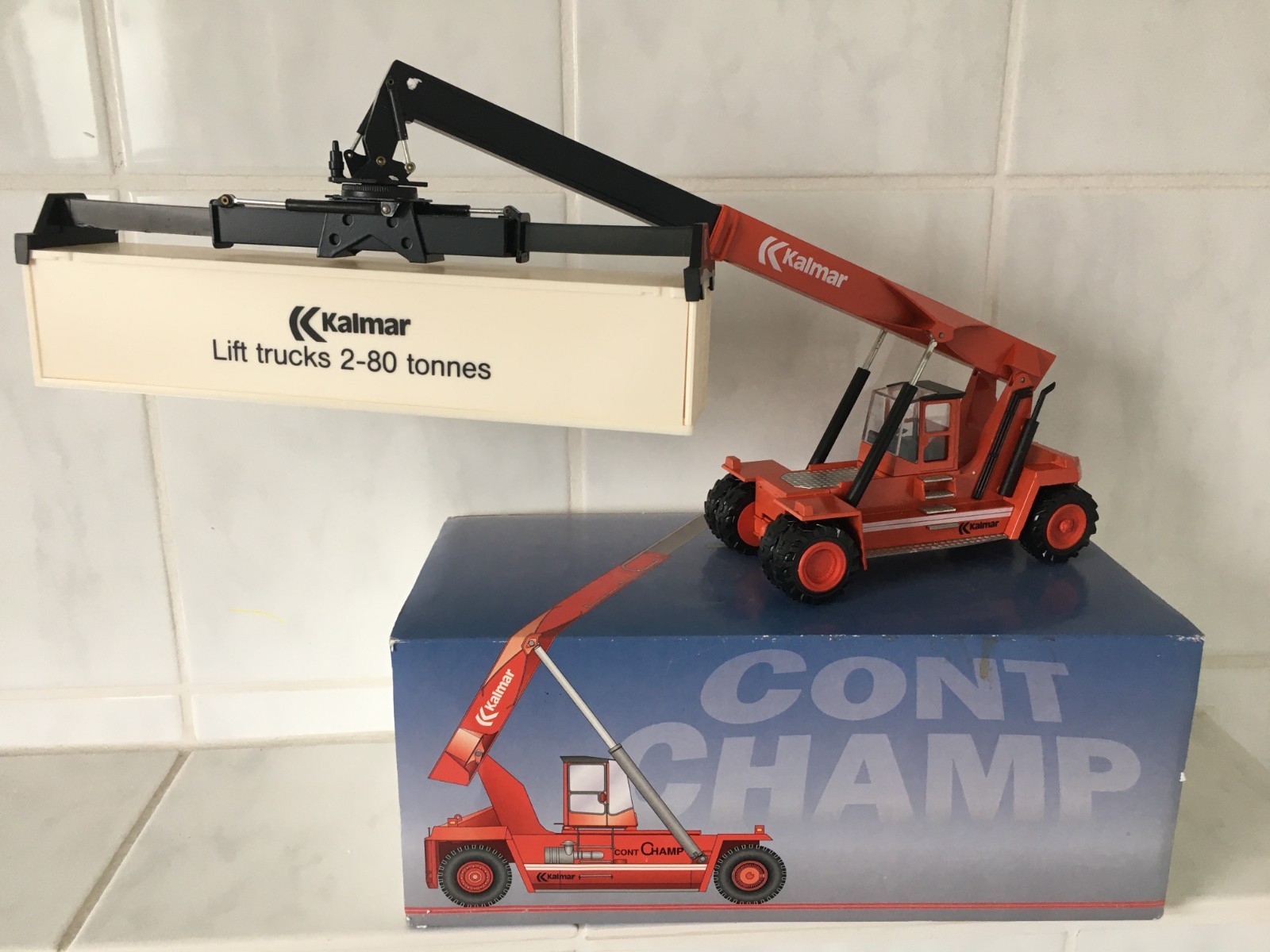 Kalmar Reach Stacker RED VERSION forklift truck fork lift + Container Boxed