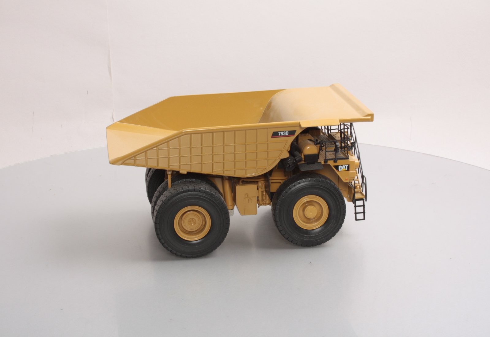 Norscot 55151 1:50 Scale Diecast Caterpillar 793D Off Highway Truck LN/Box