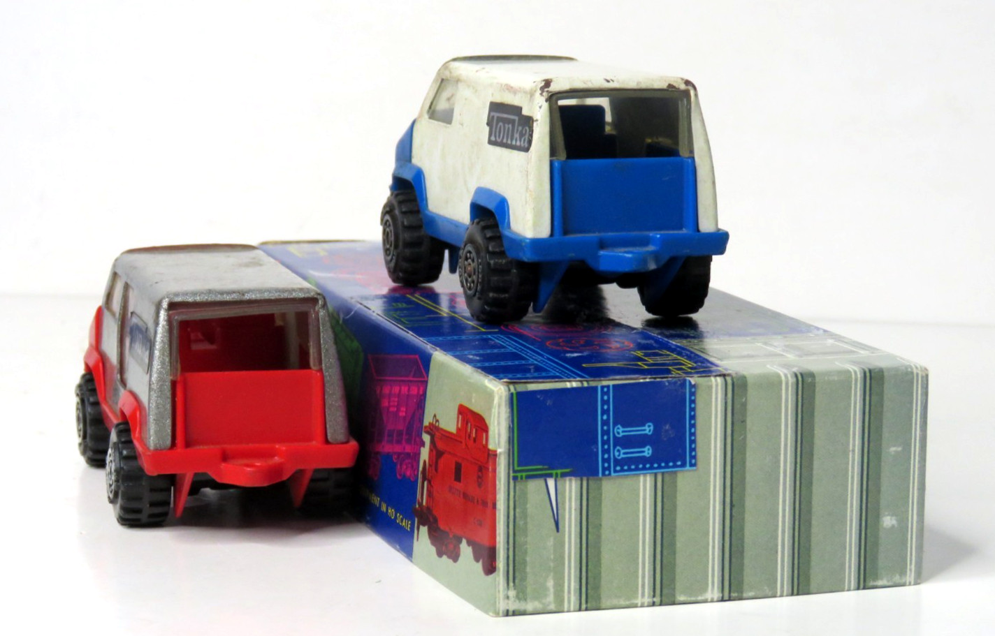 ONE PAIR VINTAGE TONKA VAN 1978 & 1977 SRAMBLERS VANS STEEL & PLASTIC SOLD AS IS