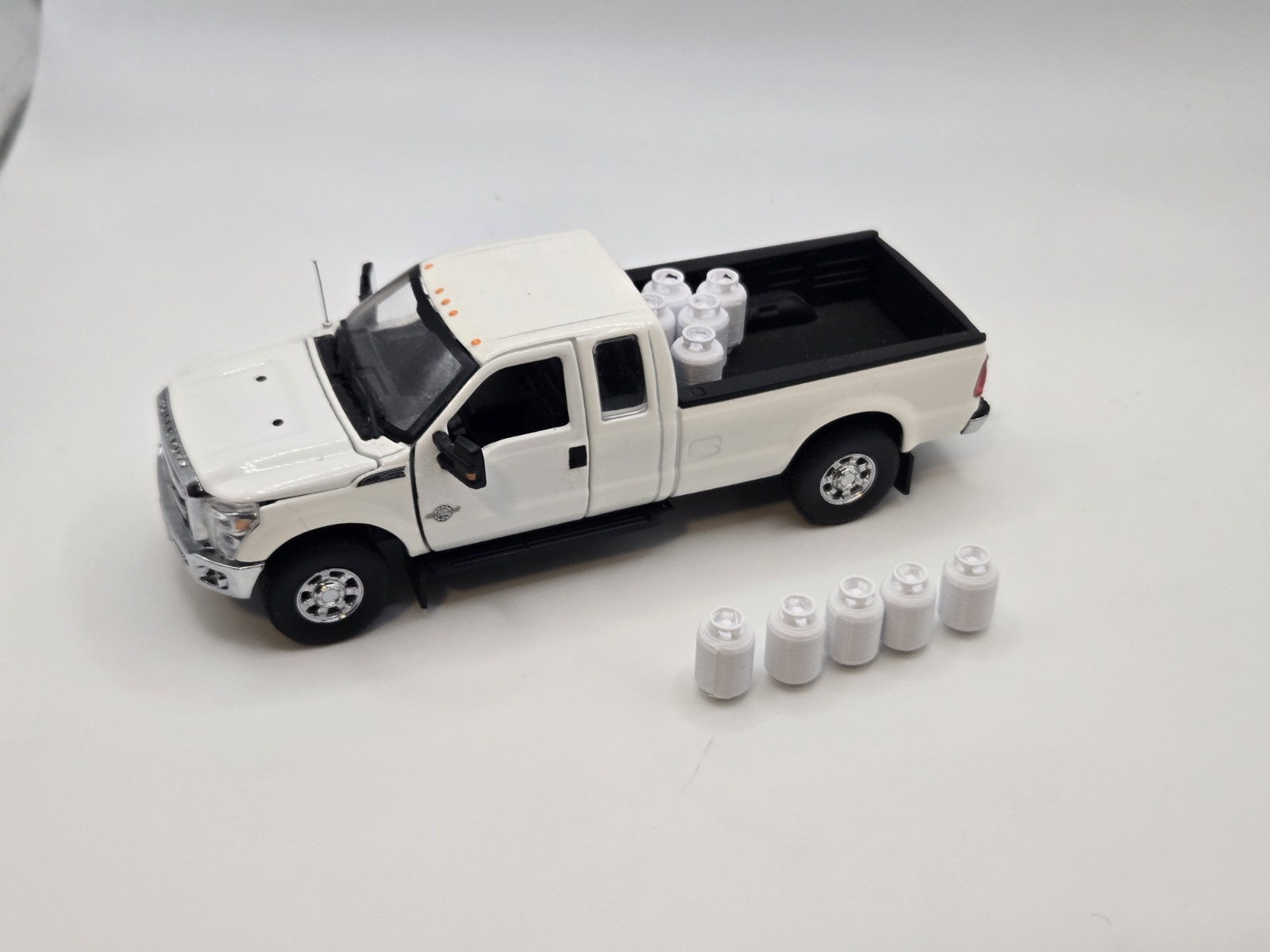 1/50 Scale 20lb Propane Cylinders *10 Pack*