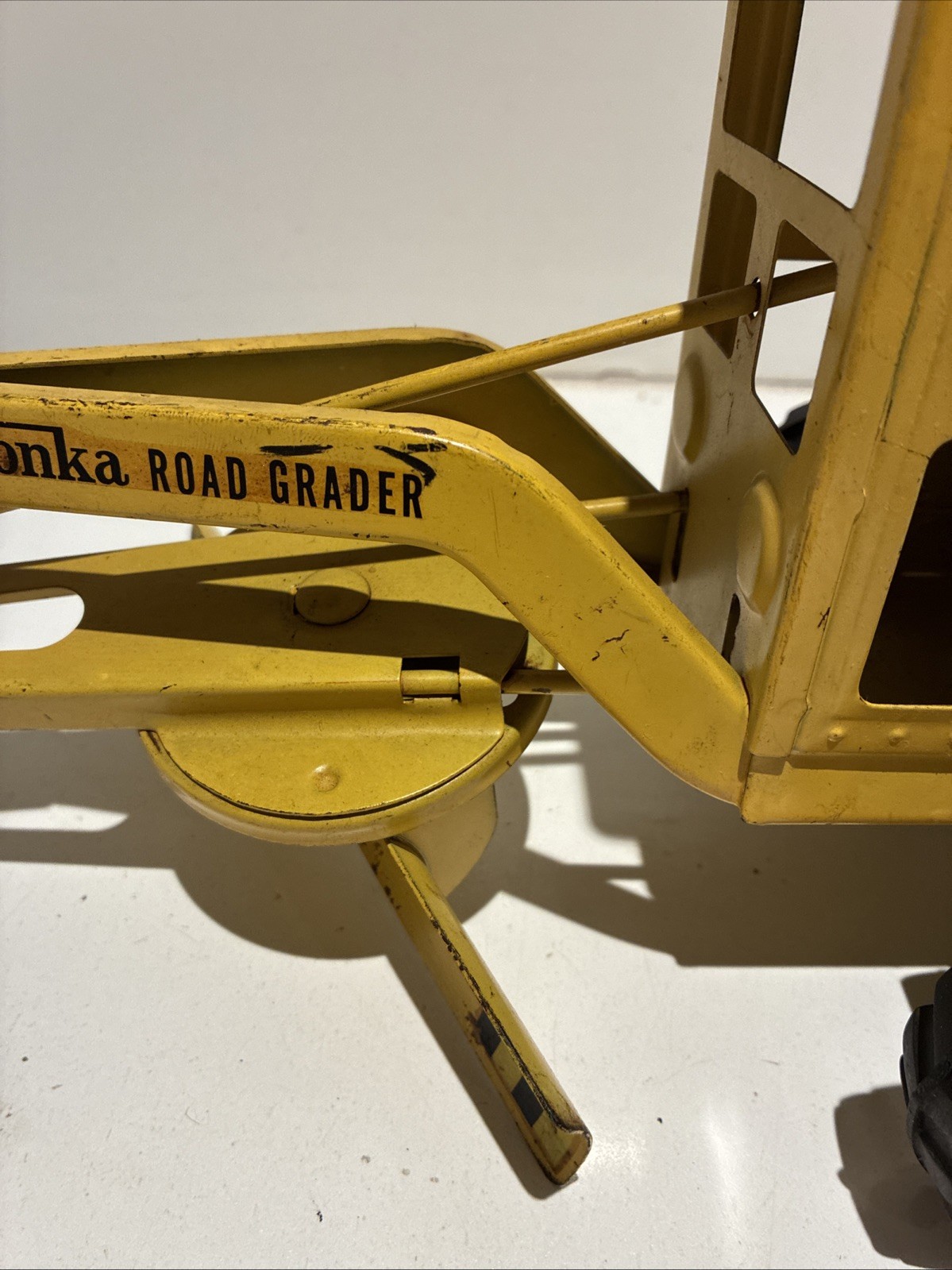 Tonka Truck ROAD GRADER DIe Cast Steel 1950-60’s 17in. Long STEERING