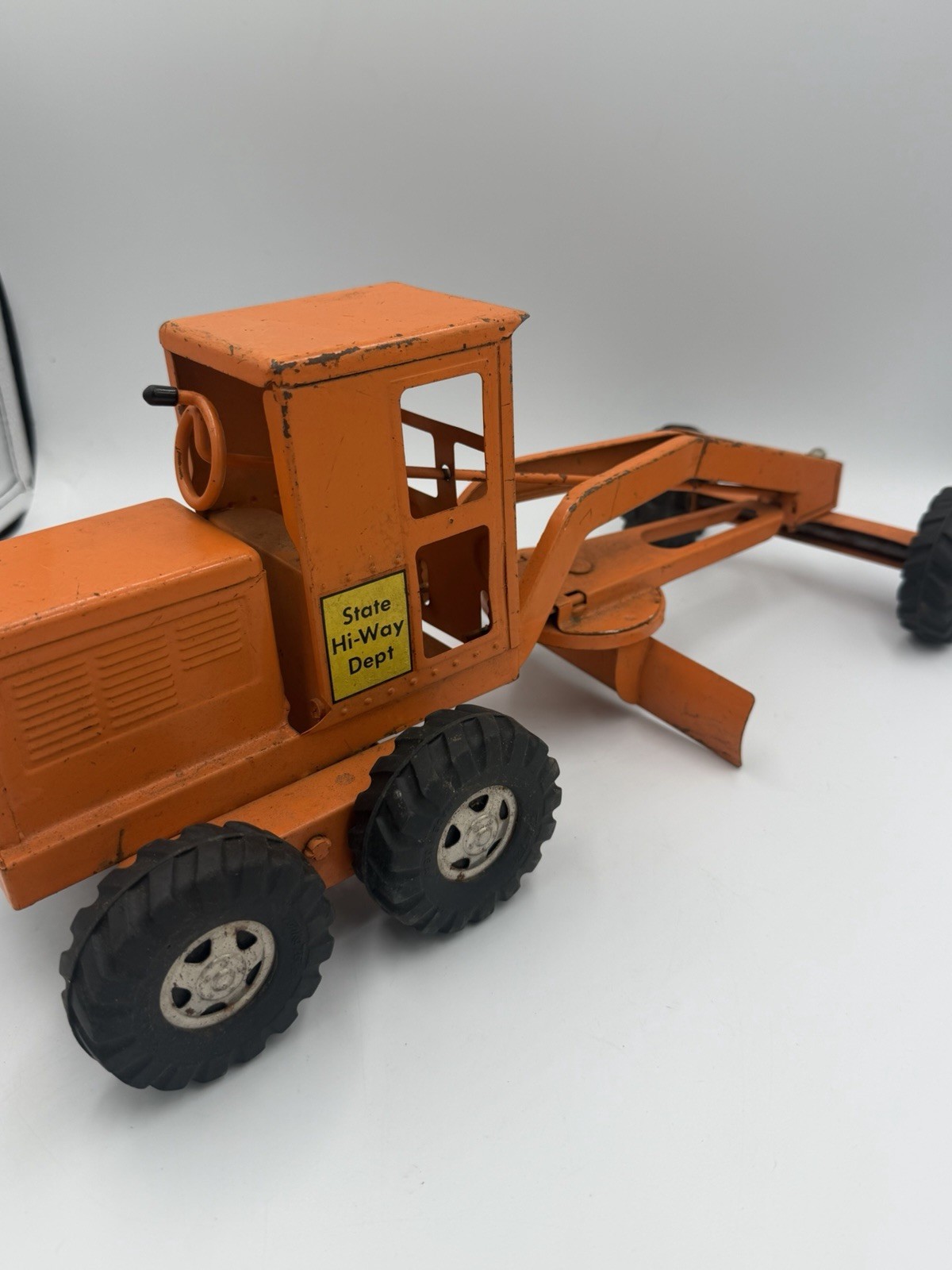 1950s TONKA Pressed Steel HI-WAY DEPARTMENT 975 ROAD GRADER Good Condition