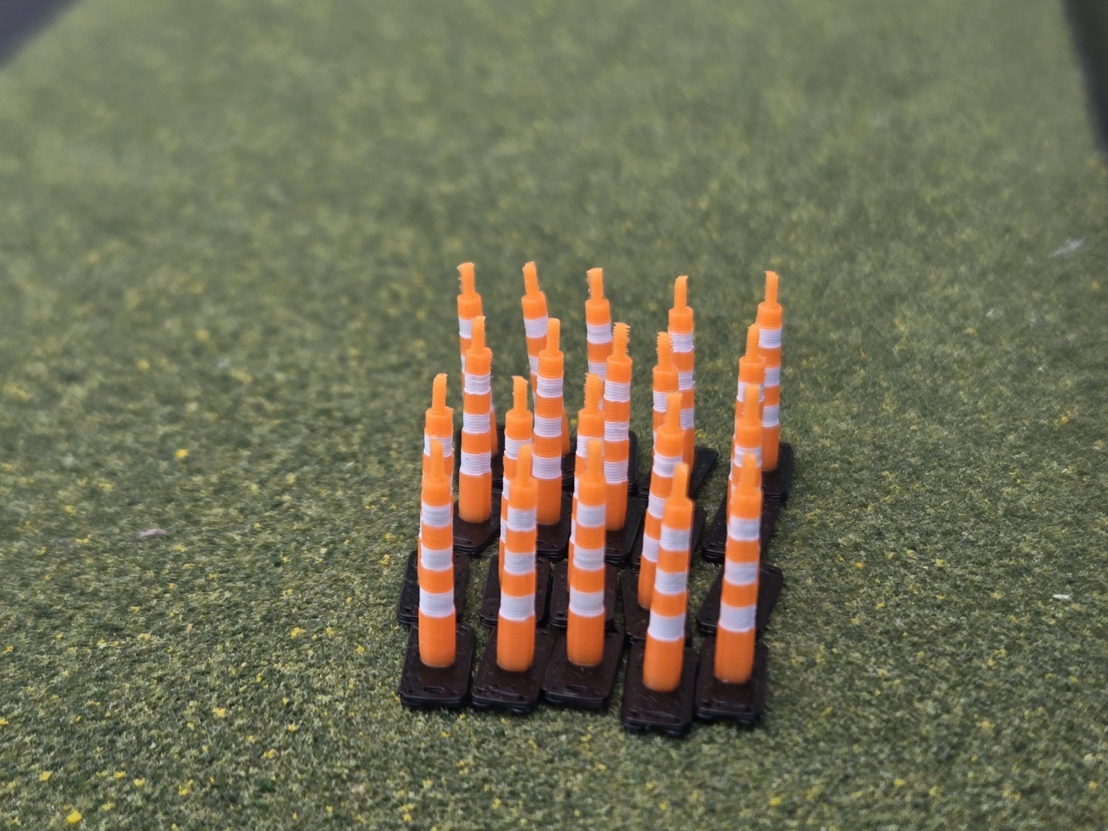 3D 1/87 Scale Traffic Delineator Lane Dividers *20 Pack*