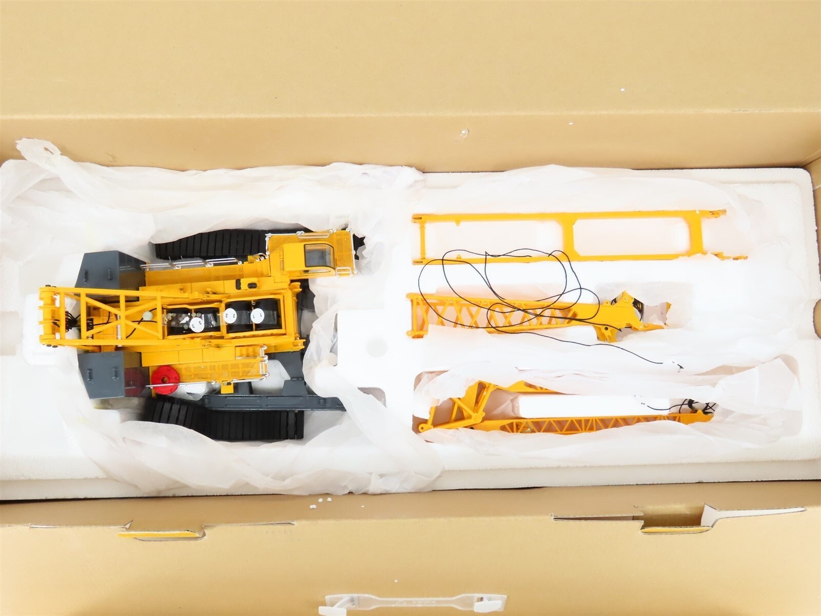 XCMG QUY300 Crawler Crane – China 1:50 Scale Diecast Model New