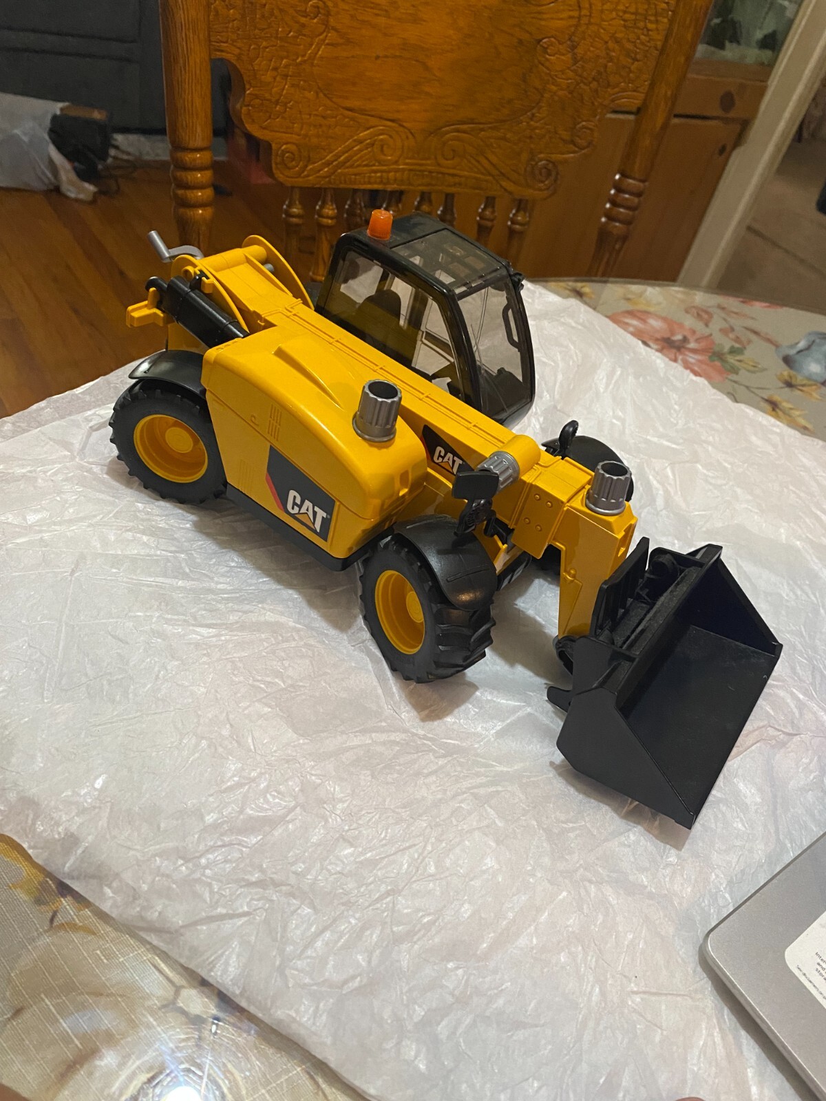 2008 BRUDER EXCAVATOR CAT CATERPILLAR LIFT MOVING PARTS BUILDING