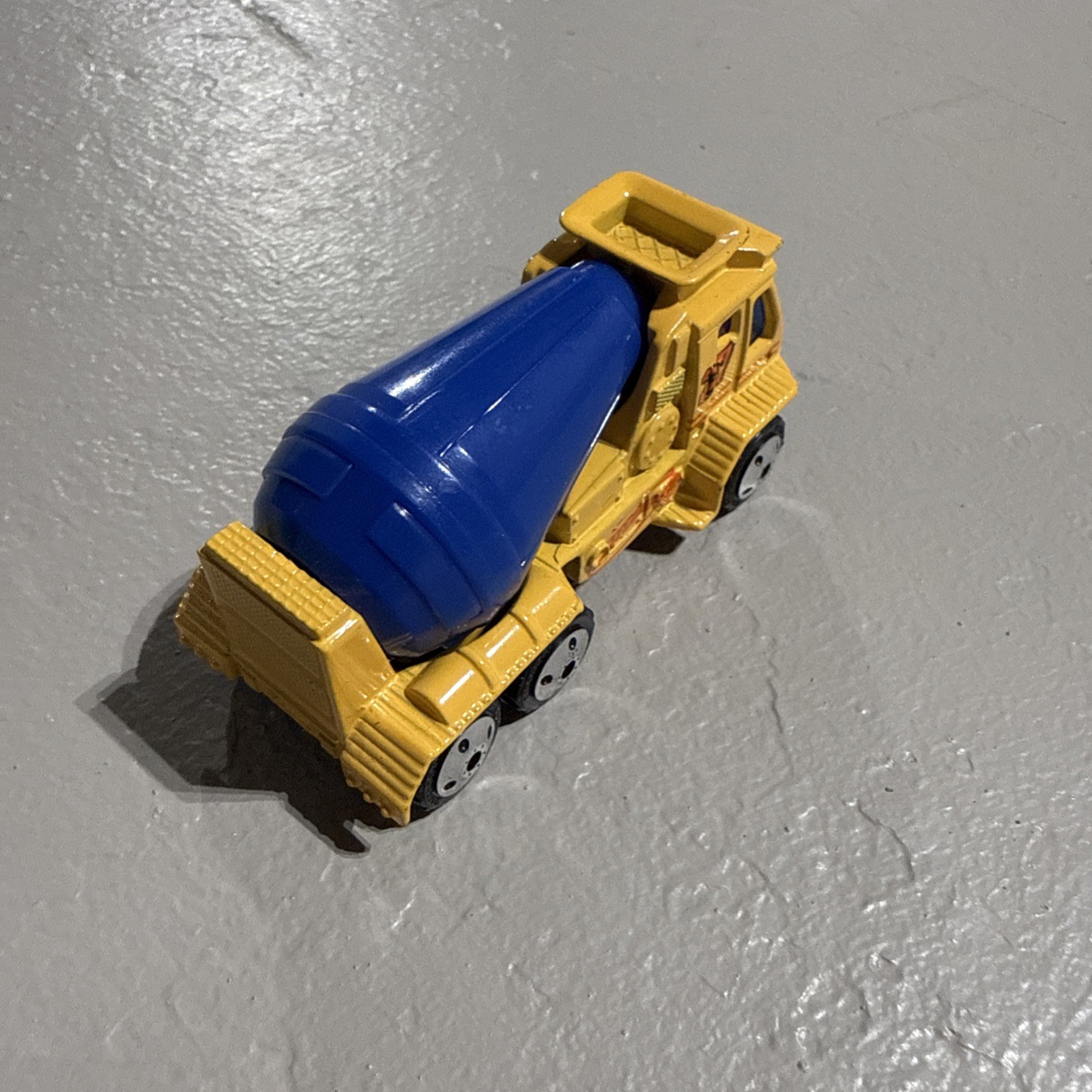Matchbox 27 Cement Mixer Yellow and Blue 2000
