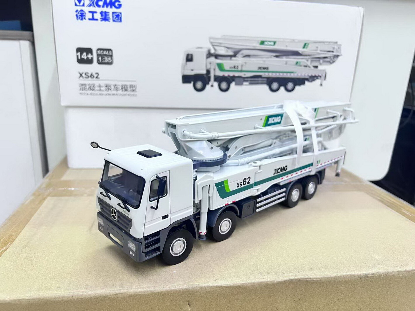 1/35 Scale XCMG XS62 Truck-Mounted Concrete Pump Diecast Model Toy Gift NIB