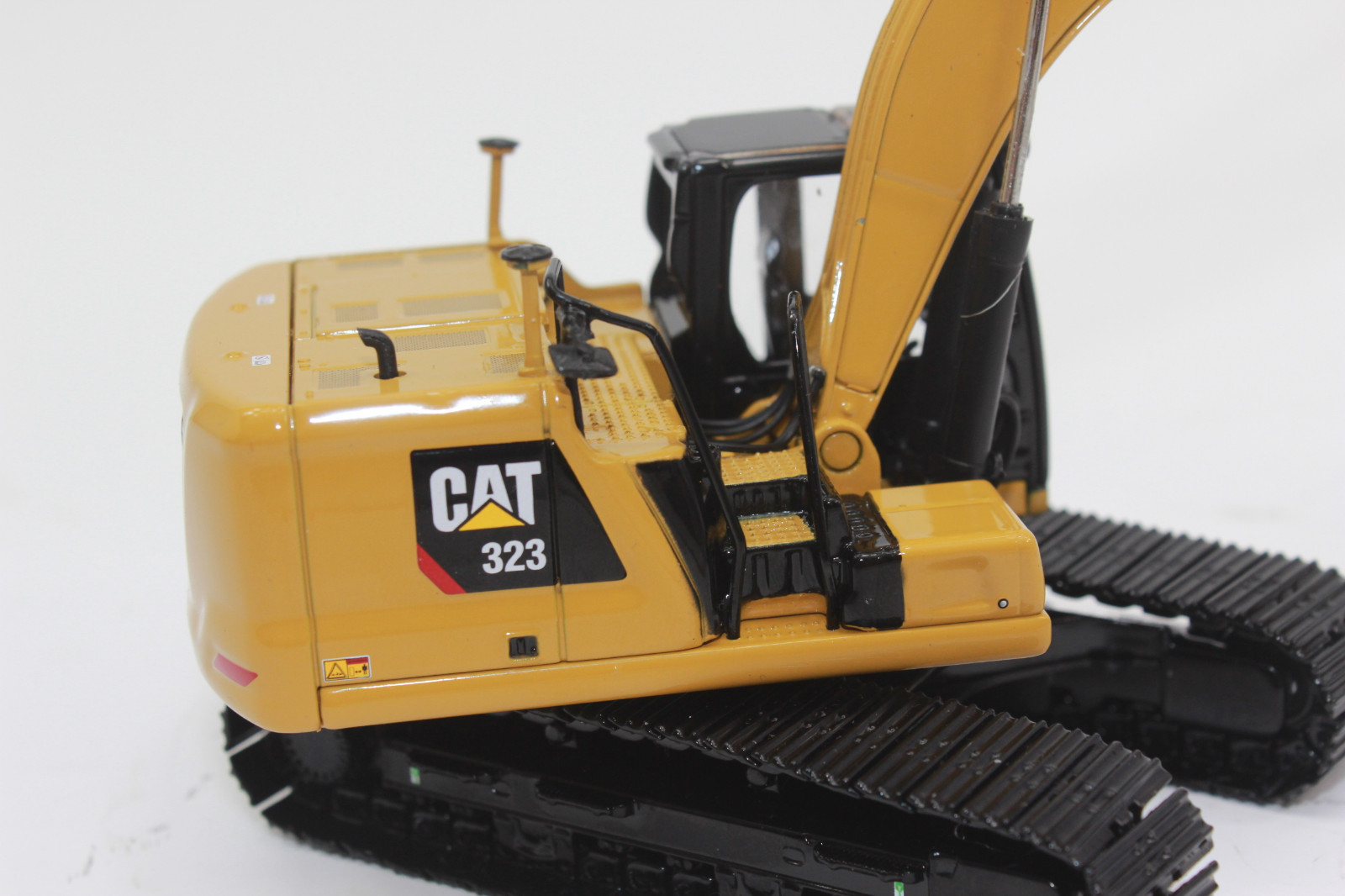 Diecast Master 85571 Cat 323 Crawler Excavator 1:50 New in Original Packaging