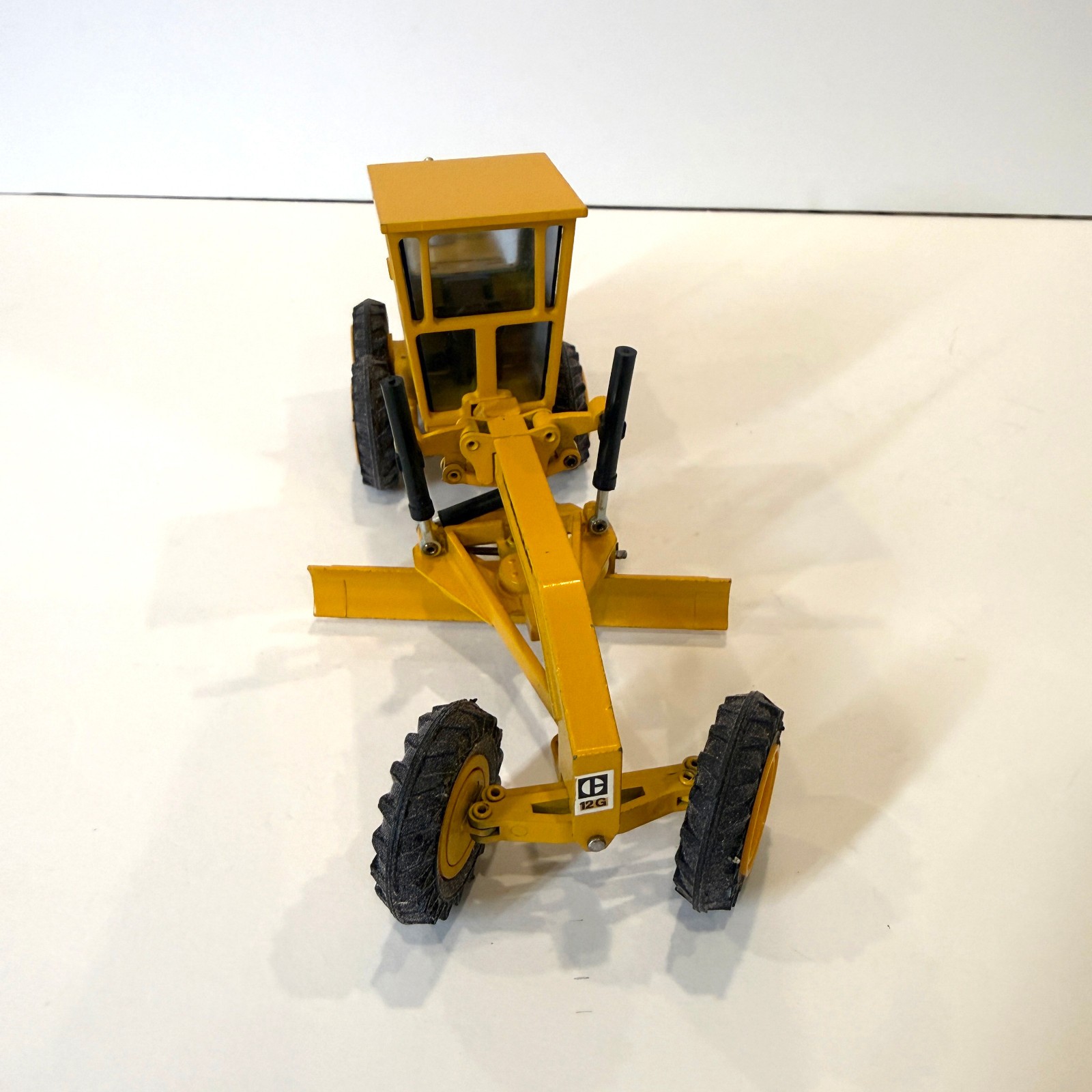 CAT Motorgrader Model 12G Scale 1:50 Die-cast Model NZG Models