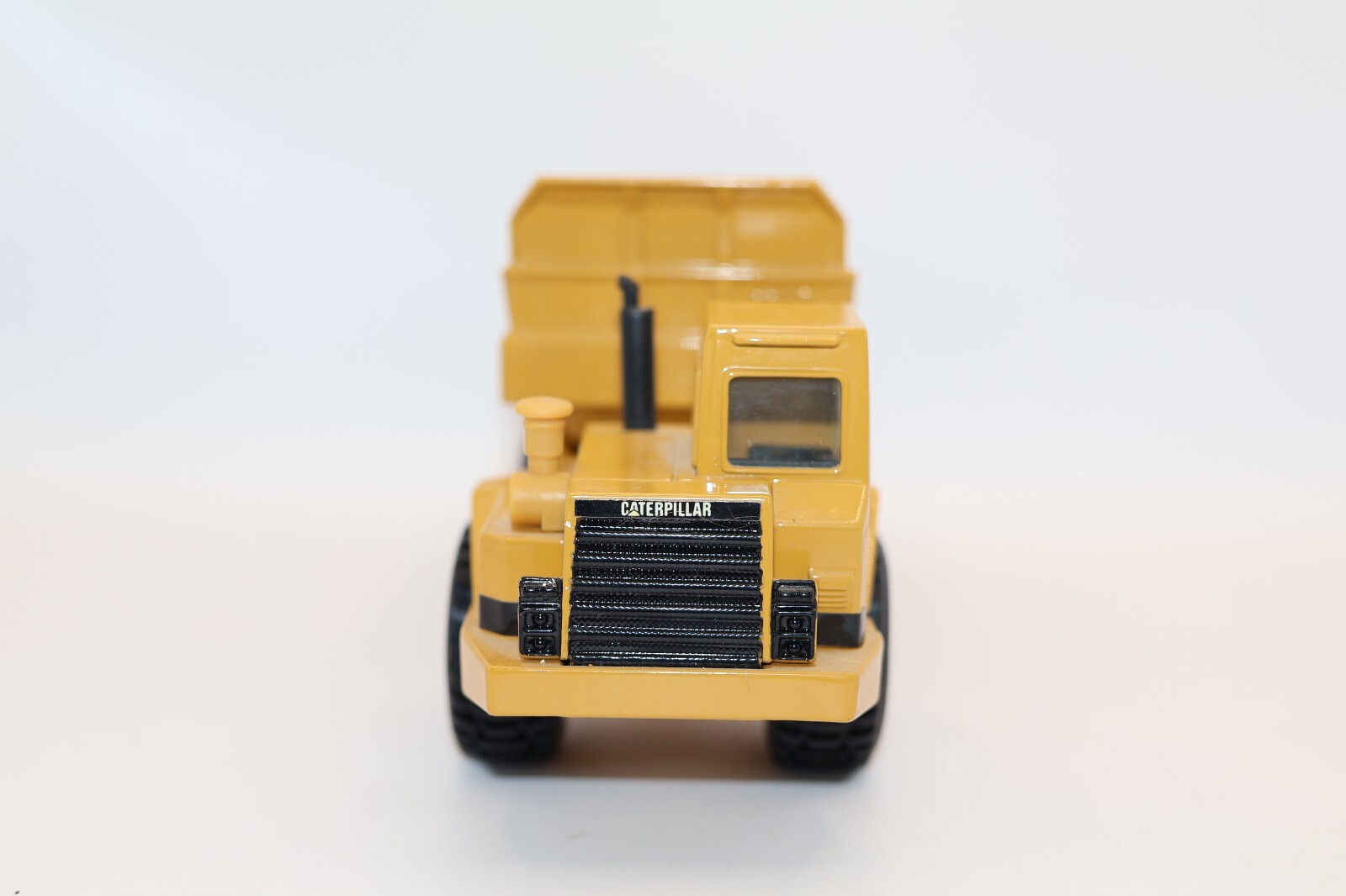 Ertl Mighty Movers 2431 1:50 Caterpillar D350D Articulated Dump Truck Die-Cast