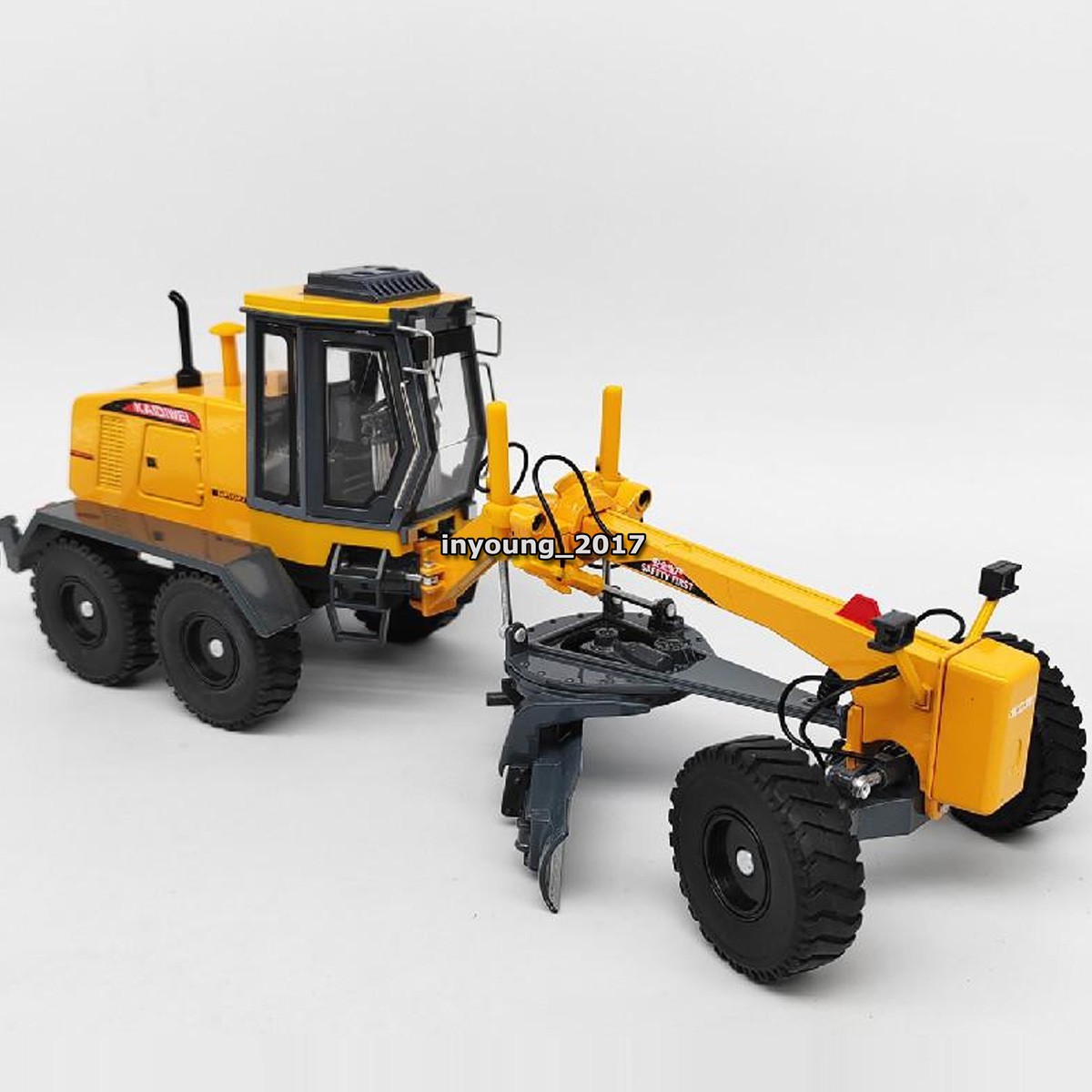 1:35 Grader Truck Model Toy Car Diecast Construction Toys Vehicle for Boys Kids