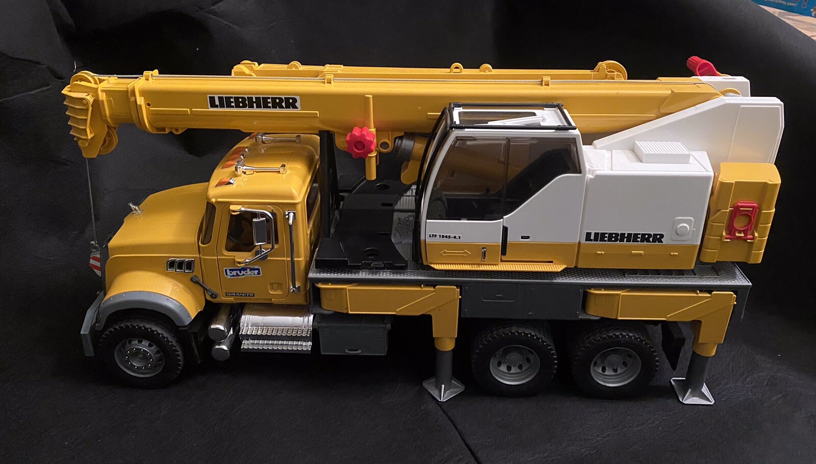 BRUDER 2818 Liebherr Realistic Crane Mack Truck Yellow
