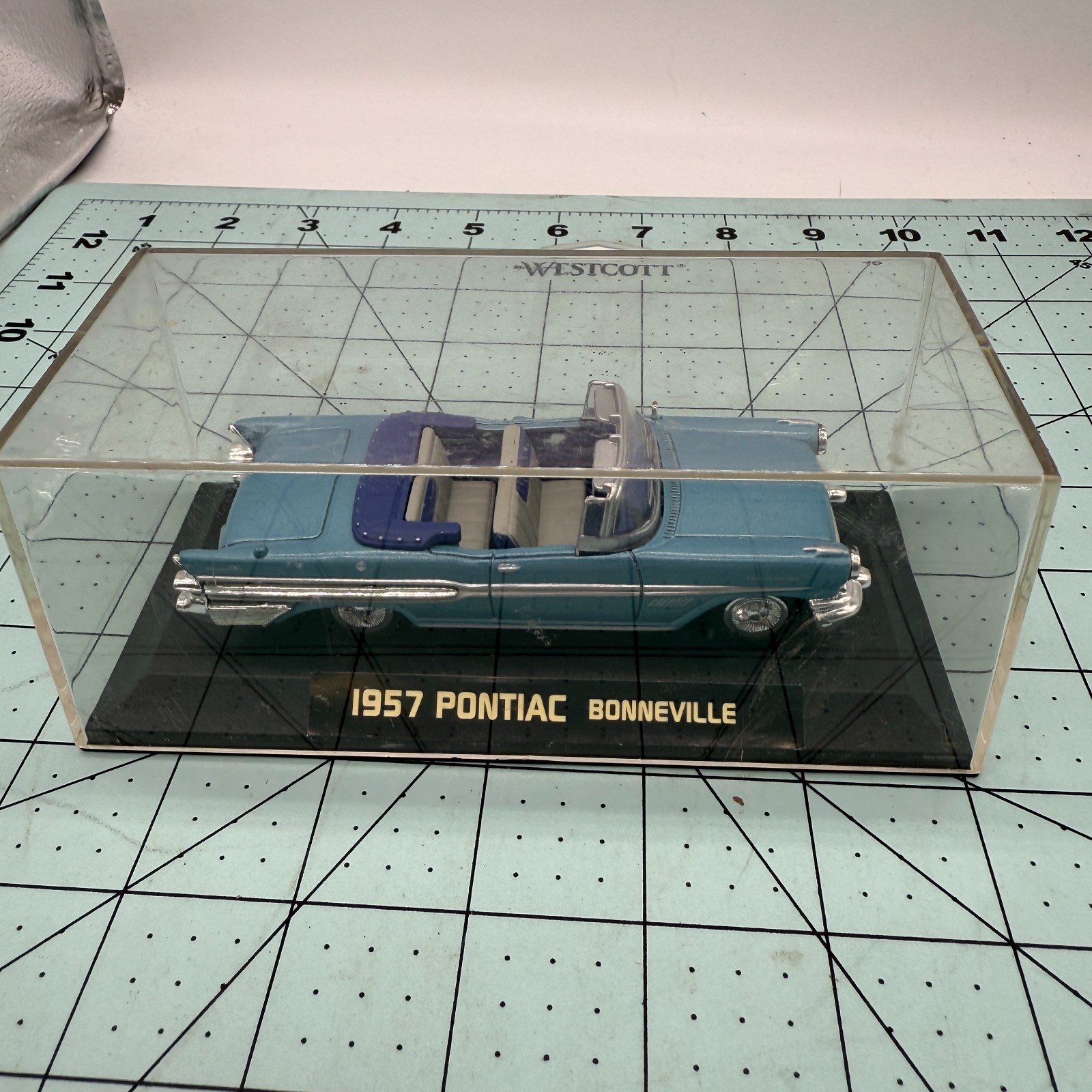 1957 Pontiac Bonneville Convertible 1:43 Scale Diecast New-Ray