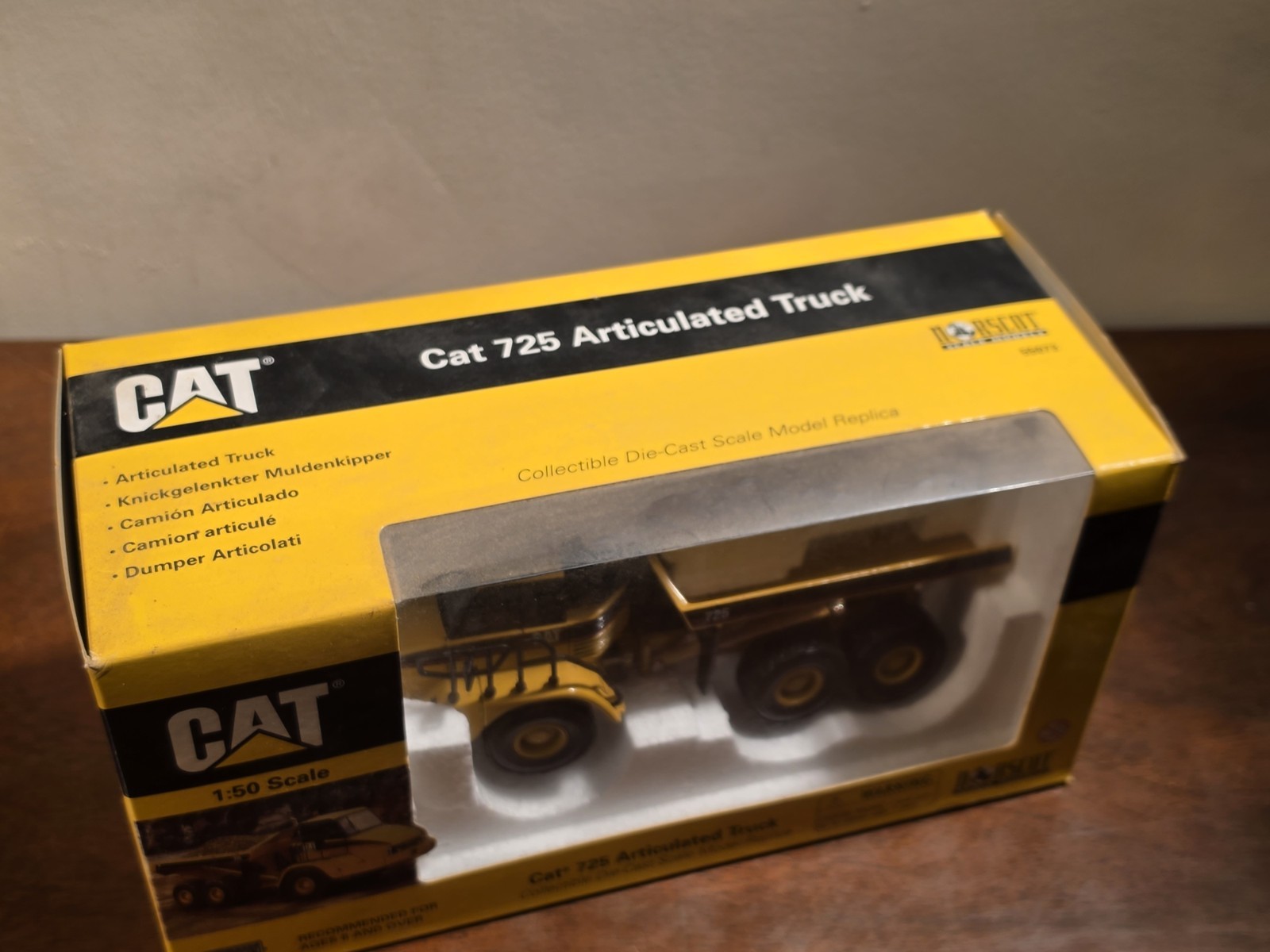 Norscot Caterpillar Diecast CAT 725 Articulated Truck 1:50 Scale 2001 55073