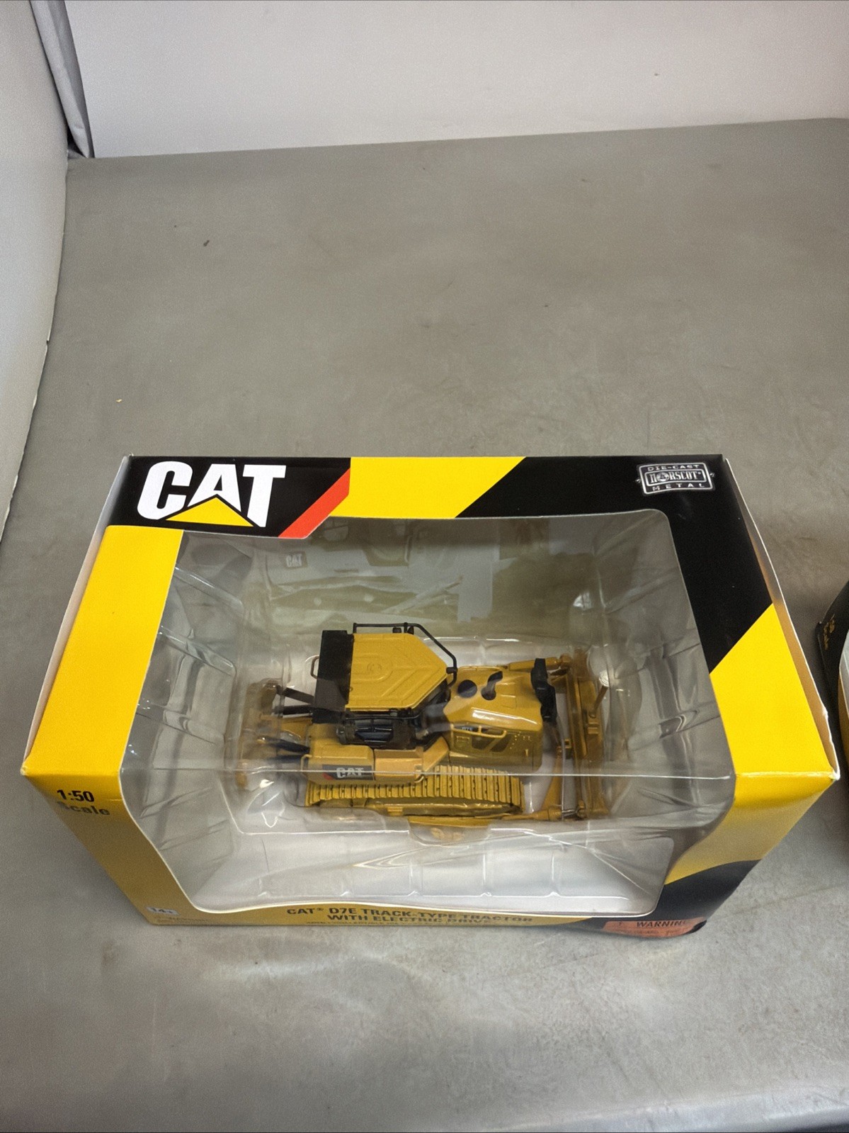 NORSCOT 1:50 SCALE CATERPILLAR CAT D7E TRACK-TYPE TRACTOR DIE-CAST MODEL 55224