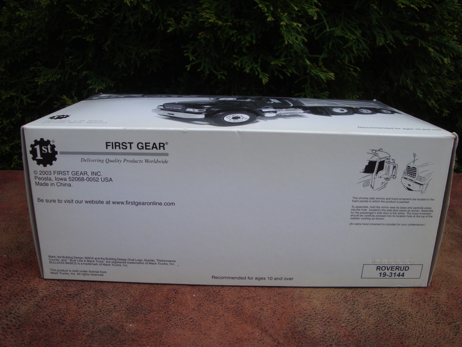 Mack Granite Heavy-Duty Dark Green Dump Truck- 1:34 scale by First Gear (2003)