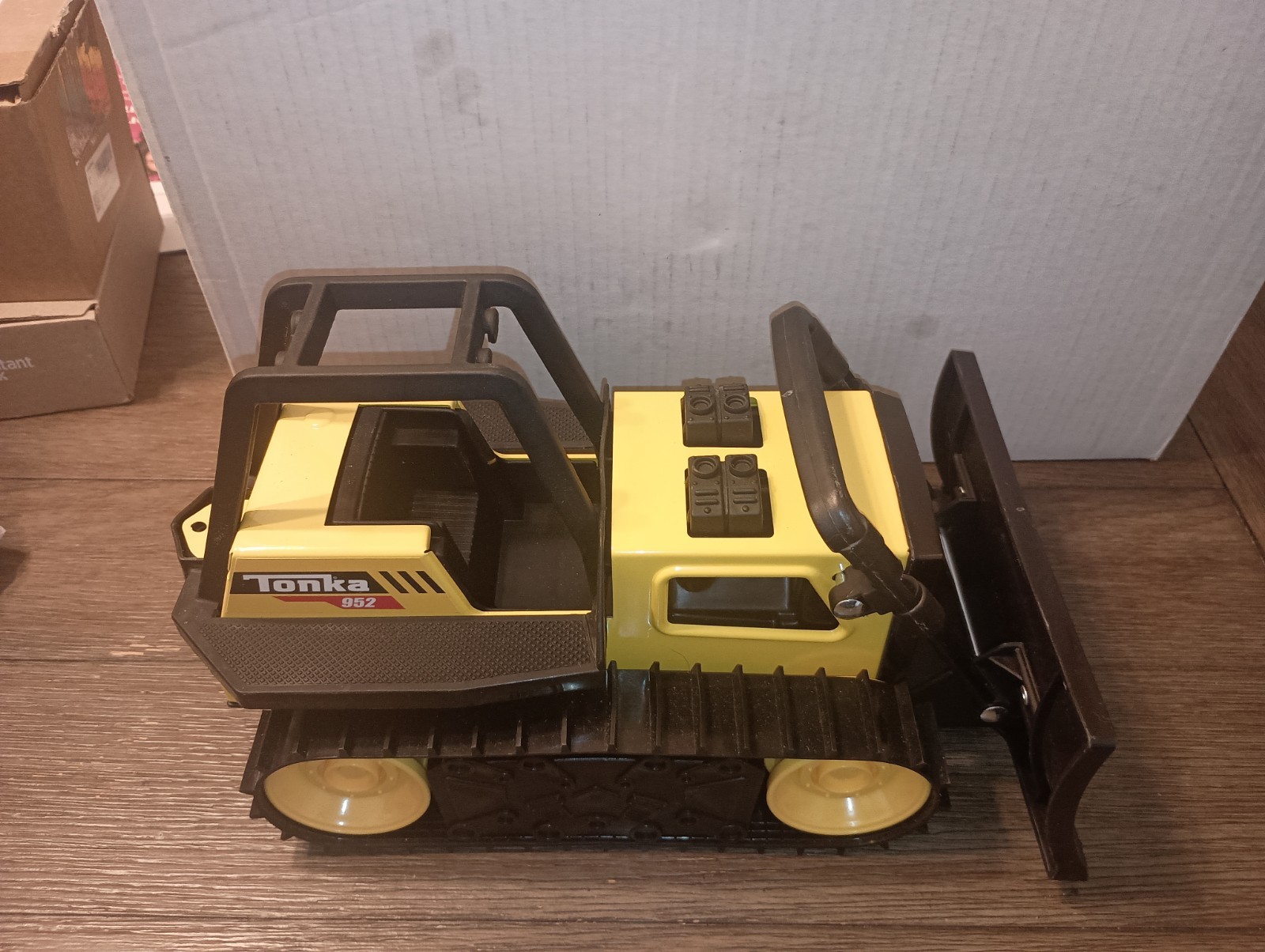 Tonka Classic Bulldozer 952 Metal & Plastic 2020 Very Nice Condition.*SEE PICS*