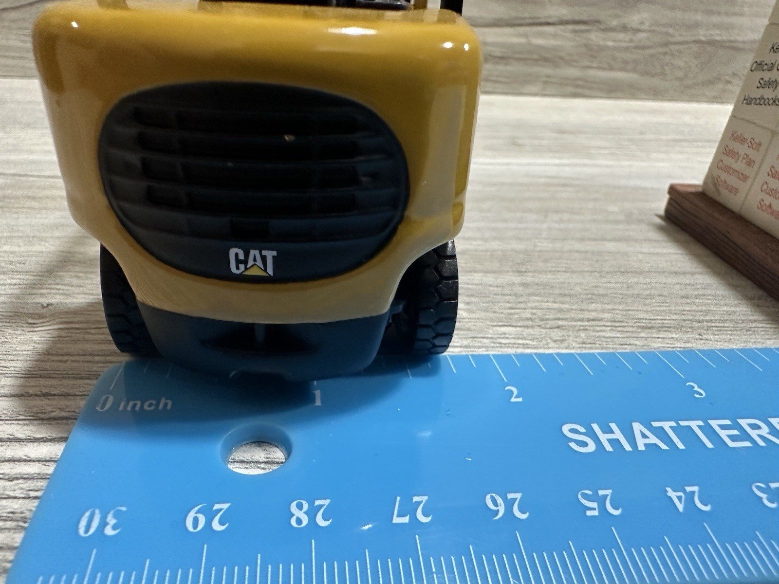 Norscott 1:25 Scale CAT Lift Truck with Pallet GP25K JJ Keller *Missing Pieces*
