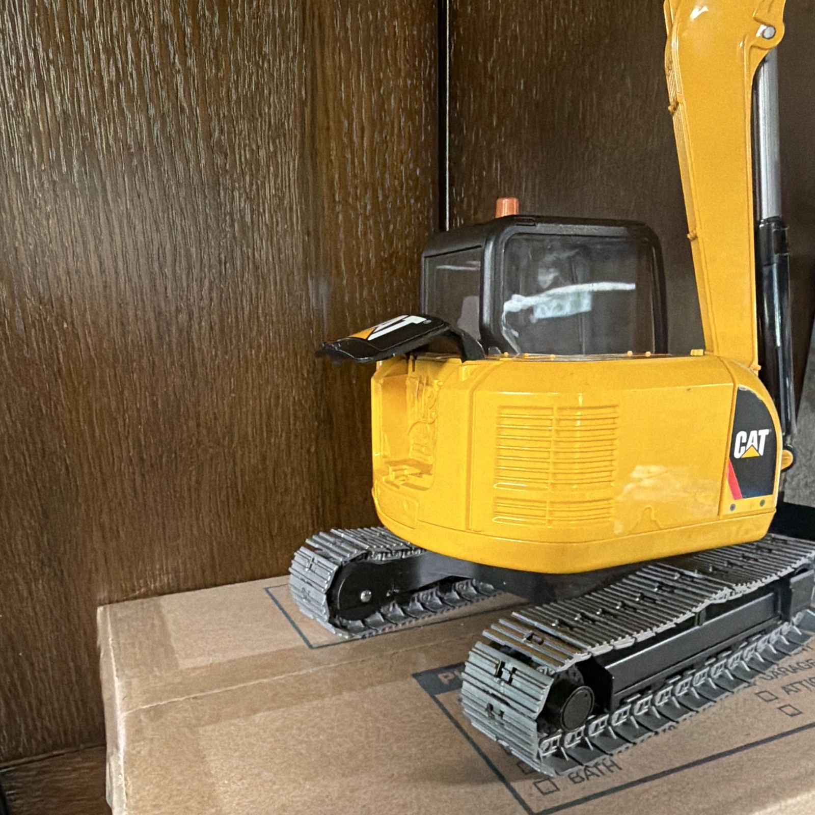 CAT 1:16 Diecast Excavator Construction Equipment Model Toy Yellow/Black/Gray