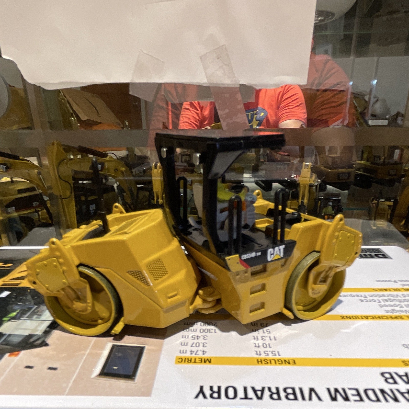 Diecast Masters CAT CB13 Tandem Vibratory Roller Cab Diecast 1:50 85595